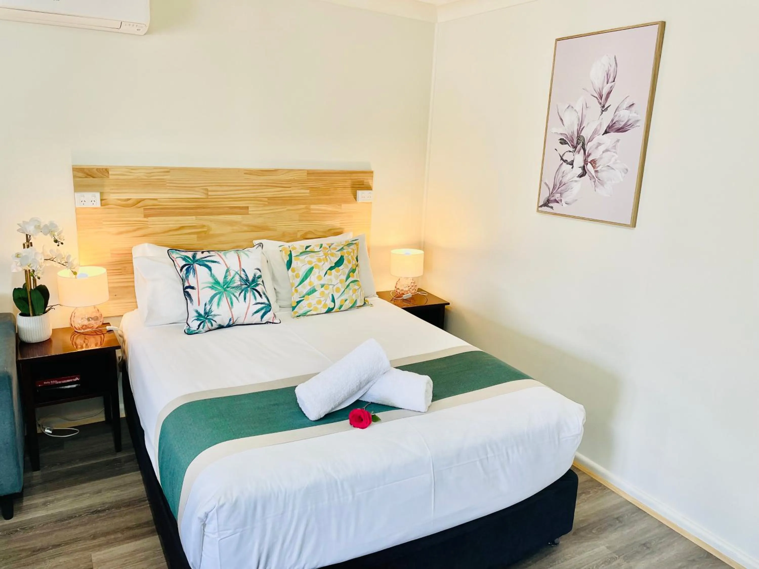 Bed in Highway Motor Inn Taree