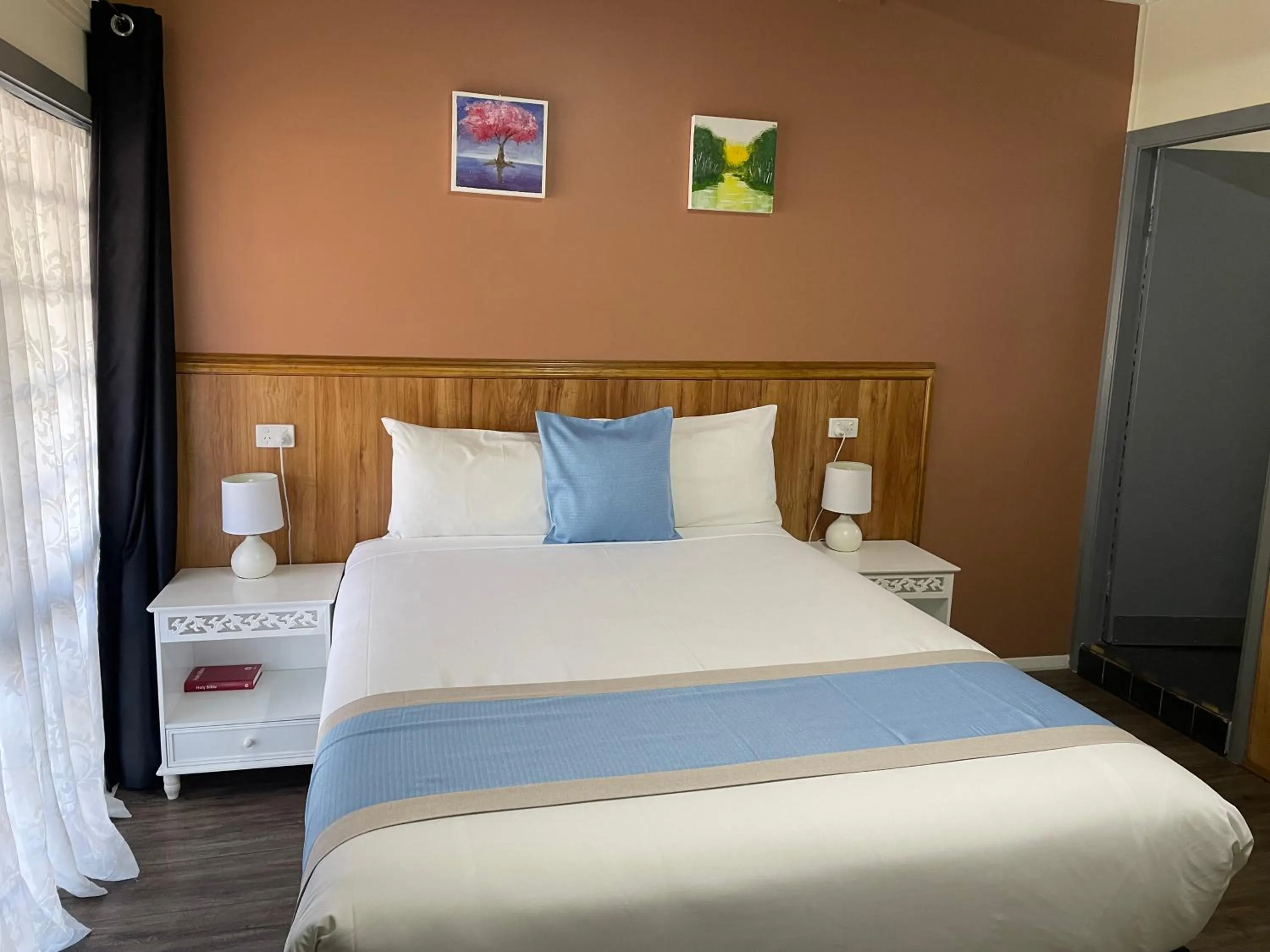 Bedroom, Bed in Highway Motor Inn Taree