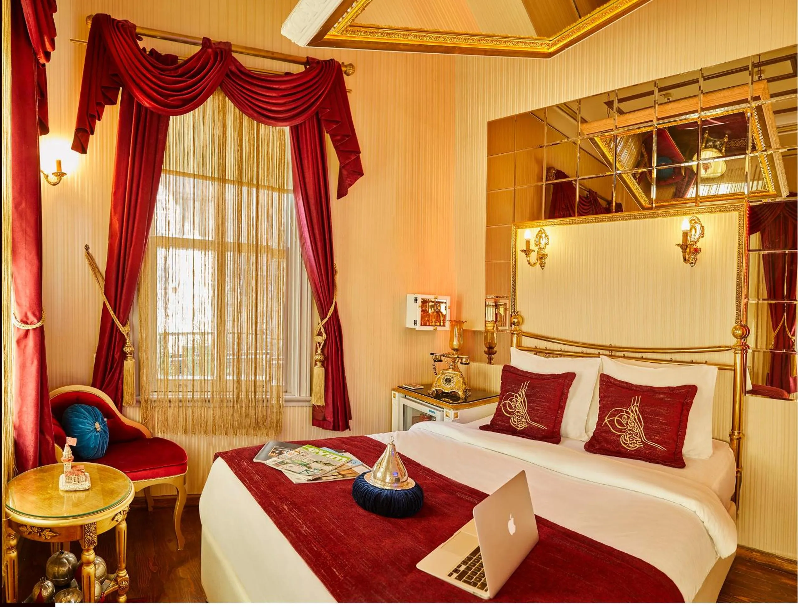 Photo of the whole room, Bed in Sultan Tughra Hotel