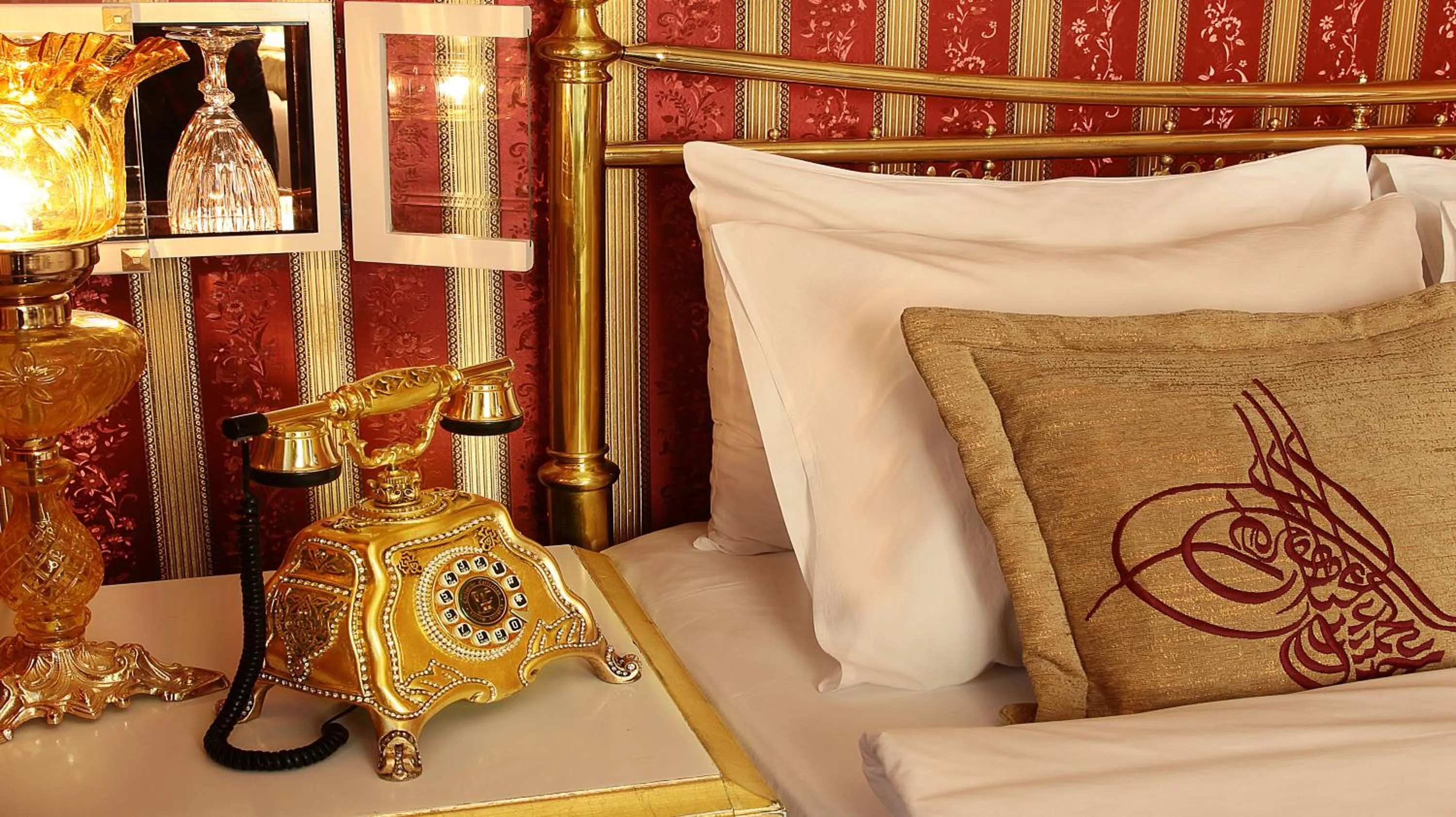 Photo of the whole room, Bed in Sultan Tughra Hotel