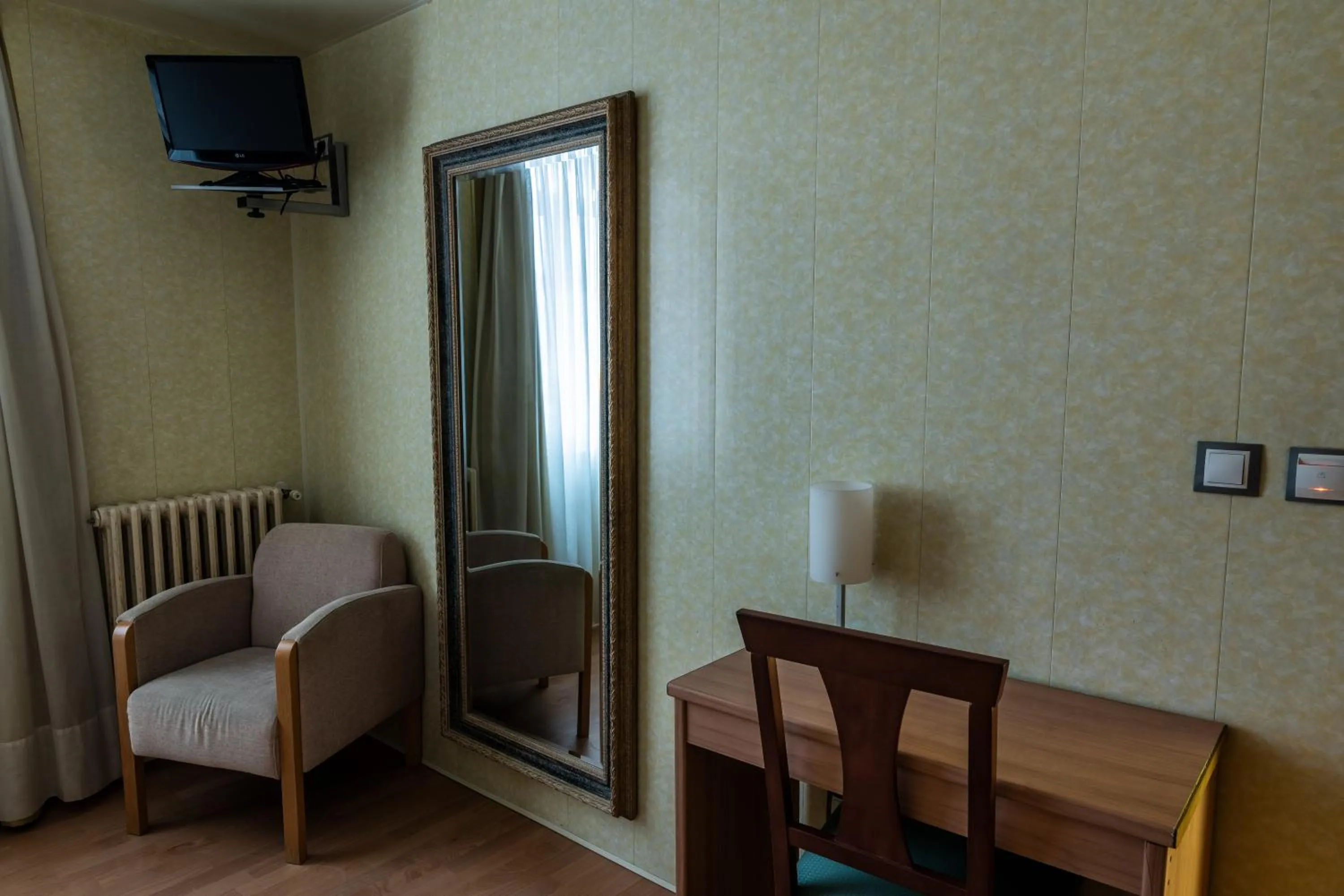 Photo of the whole room in Hotel Bedoya