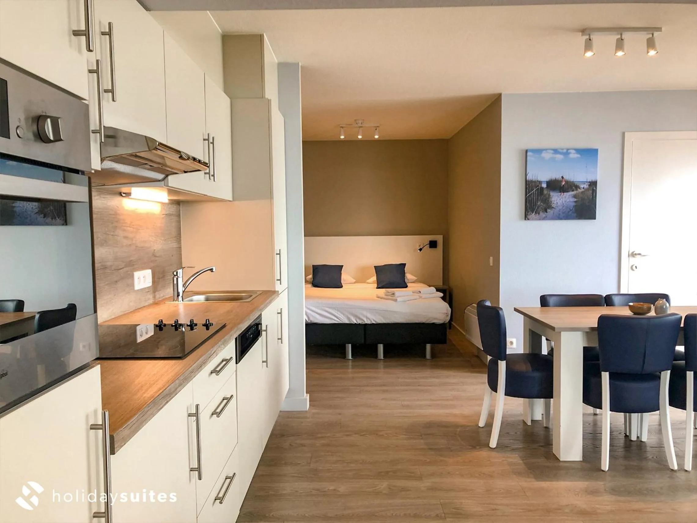 kitchen, Bed in Holiday Suites Blankenberge