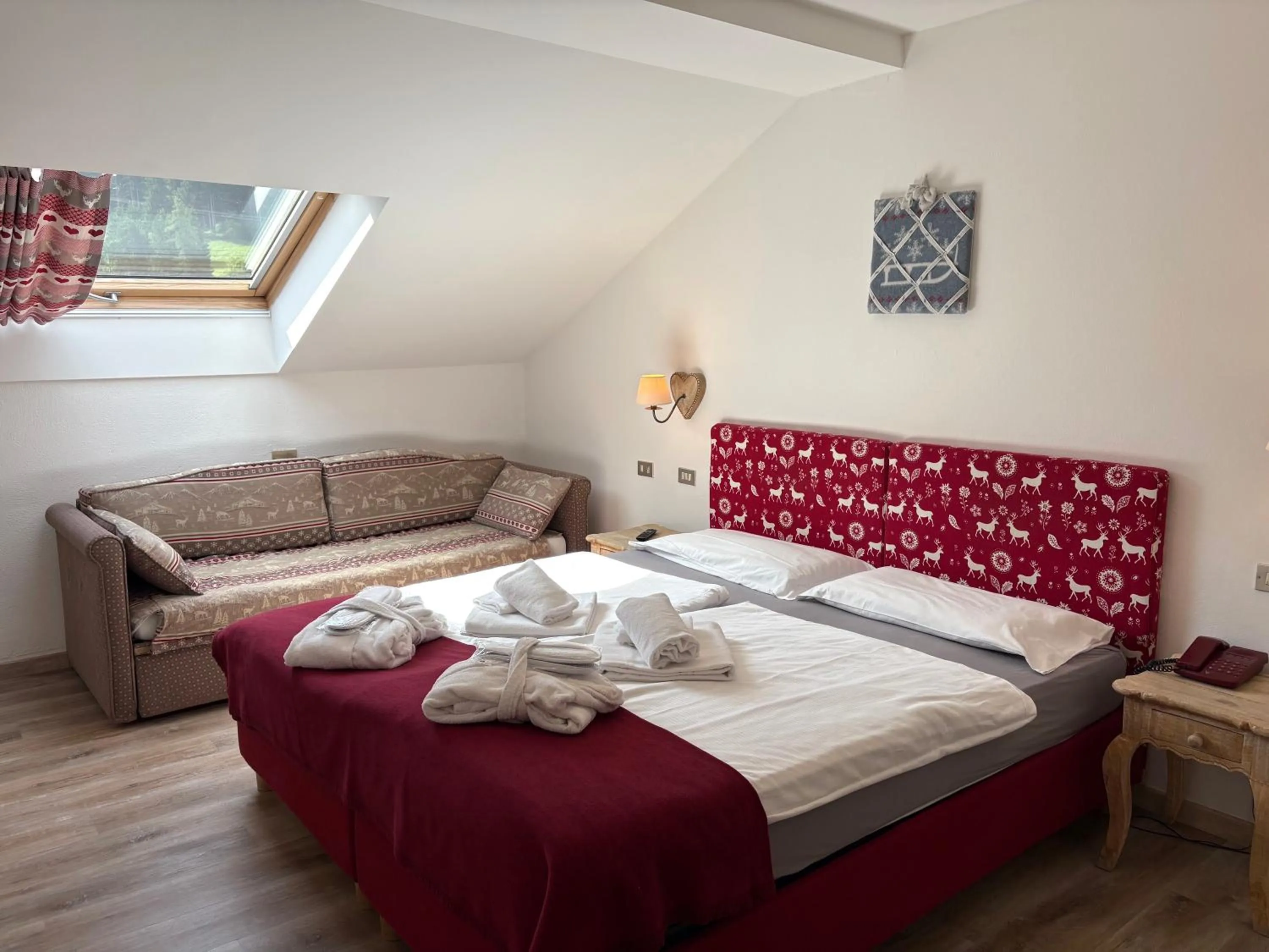 Bedroom, Bed in Alpen Family Hotel Someda