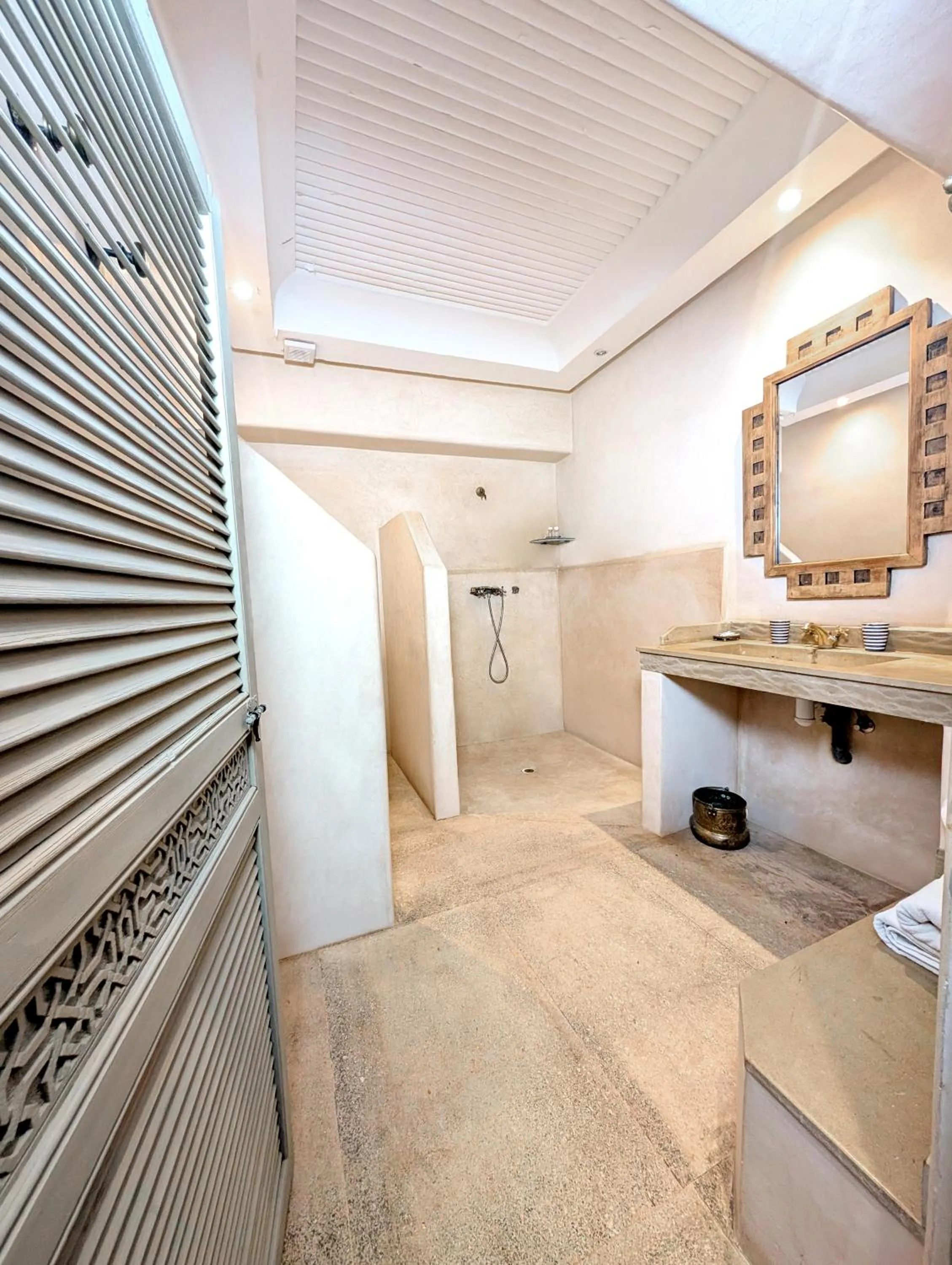 Shower in Riad Slitine & Spa