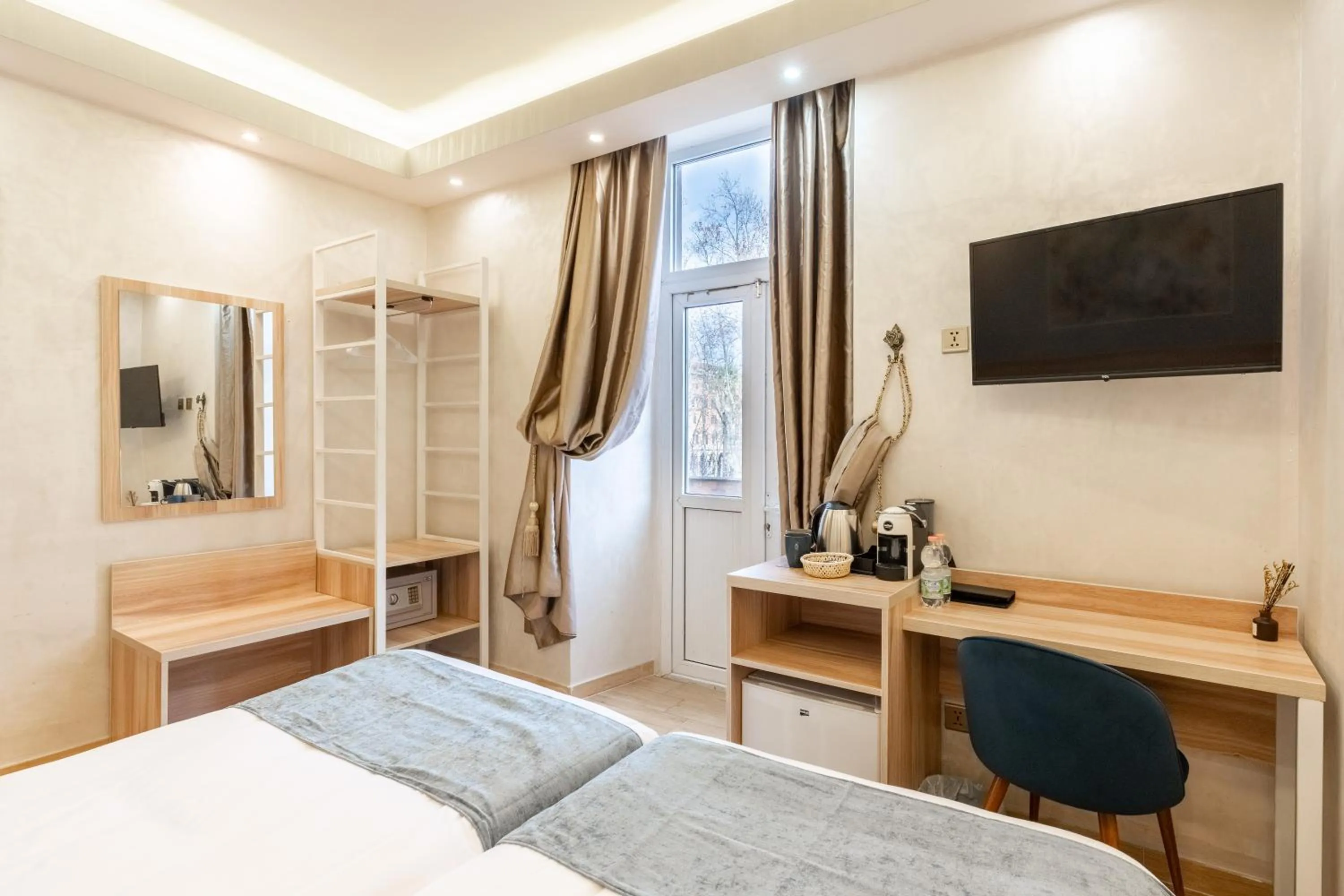 Bed in Rome Love Hotel