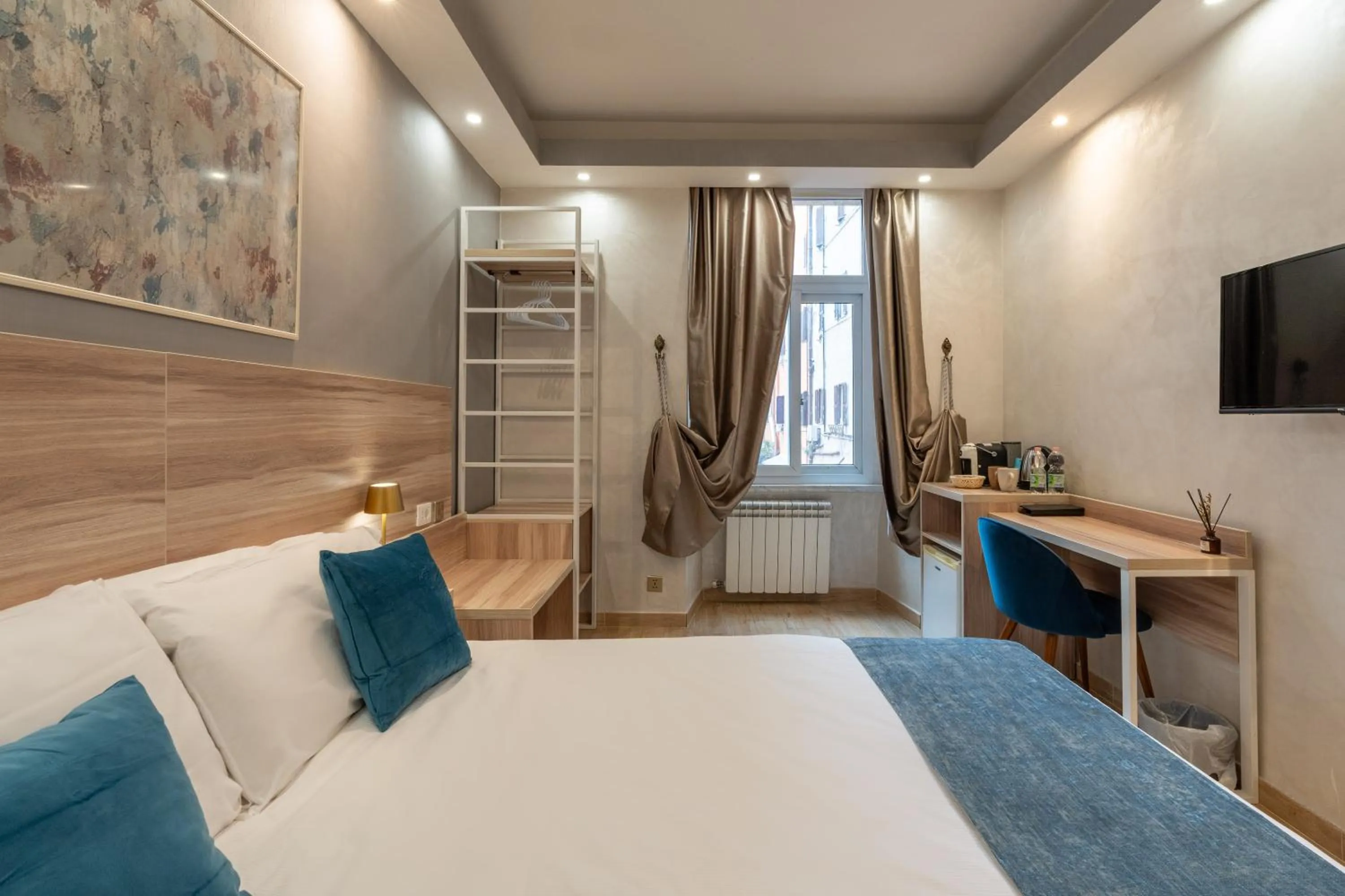 Bed in Rome Love Hotel