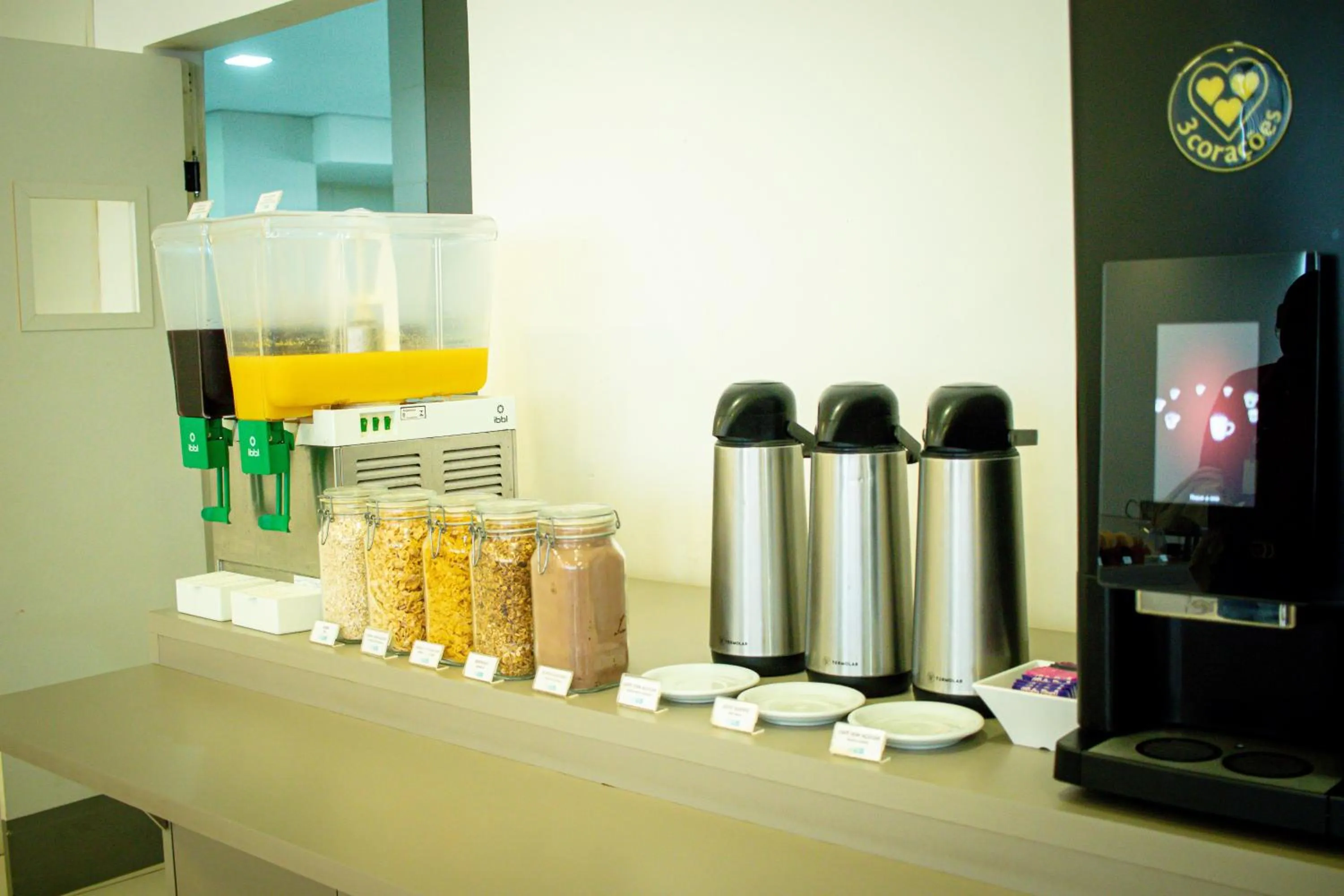 Coffee/tea facilities in Hotel H2 Congonhas