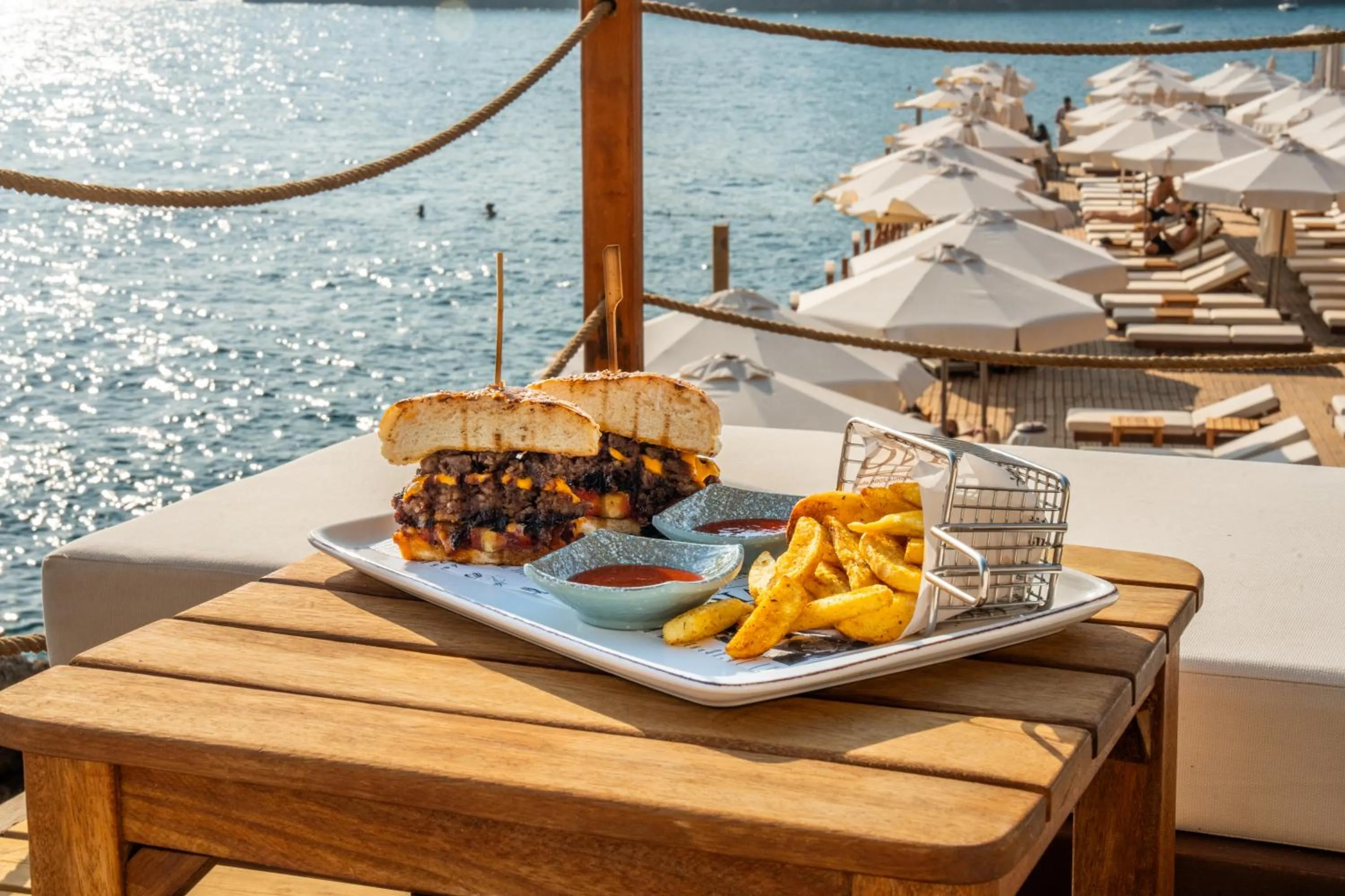 Restaurant/places to eat in La Boutique Hotel & Suites - Adults Only