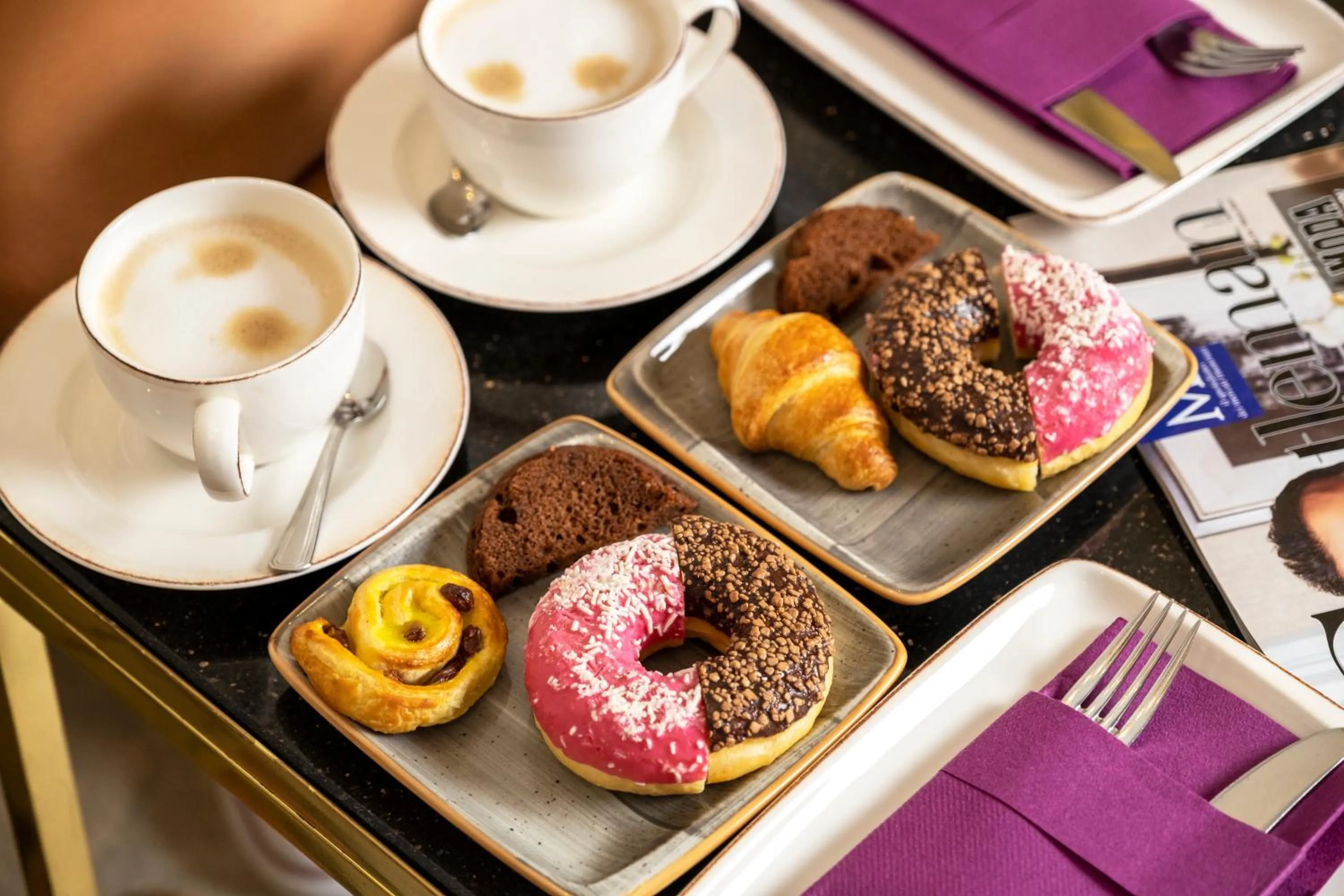 Restaurant/places to eat in La Boutique Hotel & Suites - Adults Only