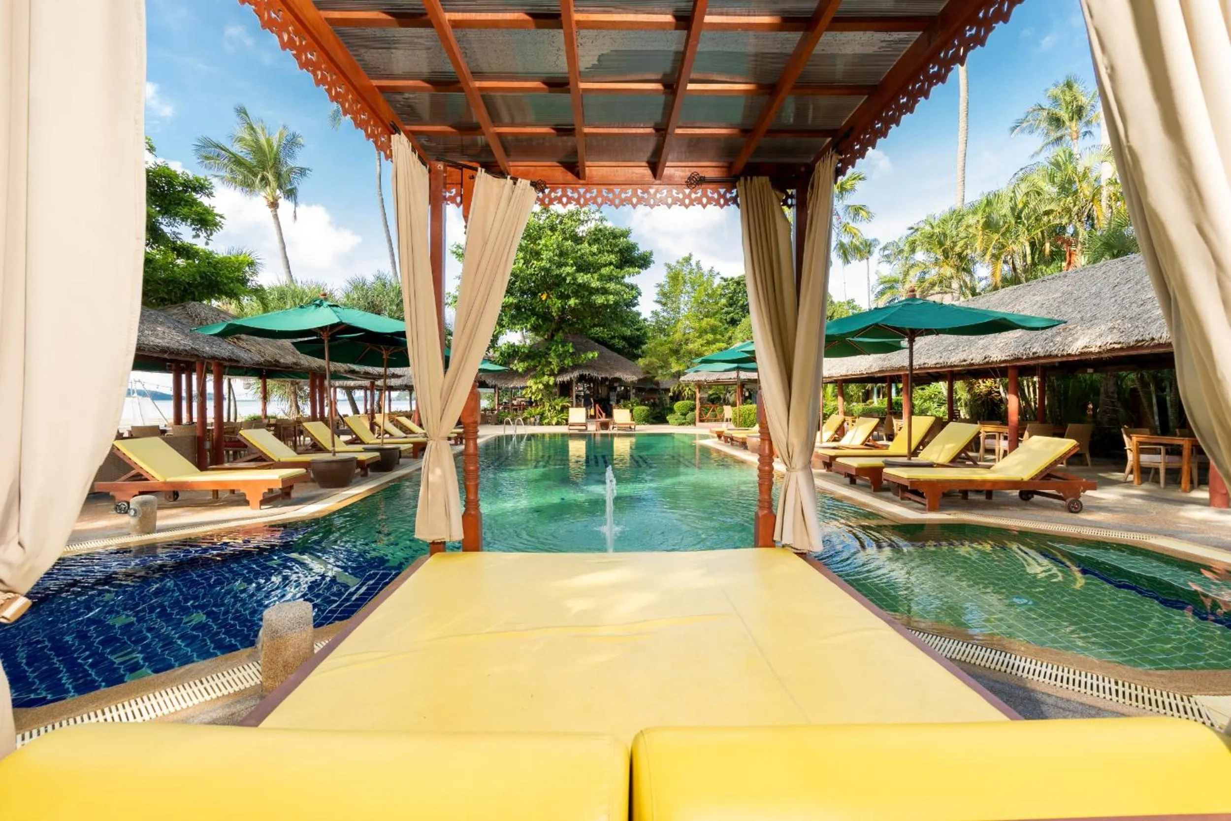 Swimming pool in Friendship Beach Resort & Atmanjai Wellness Centre