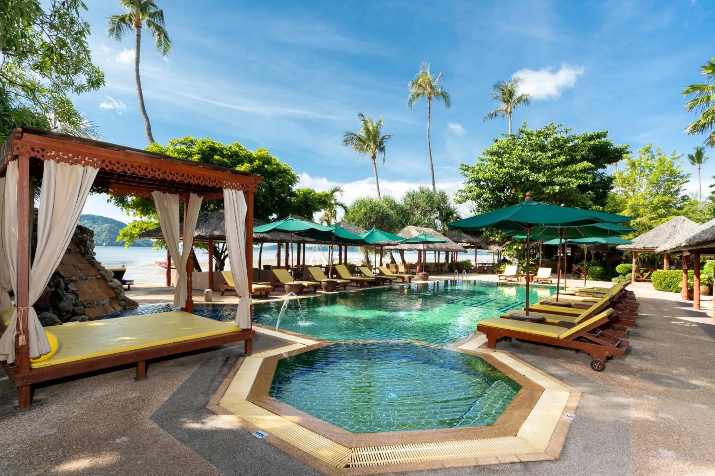 Swimming pool in Friendship Beach Resort & Atmanjai Wellness Centre