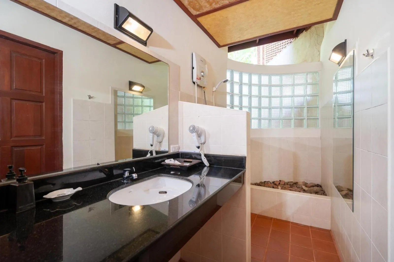 Toilet in Friendship Beach Resort & Atmanjai Wellness Centre