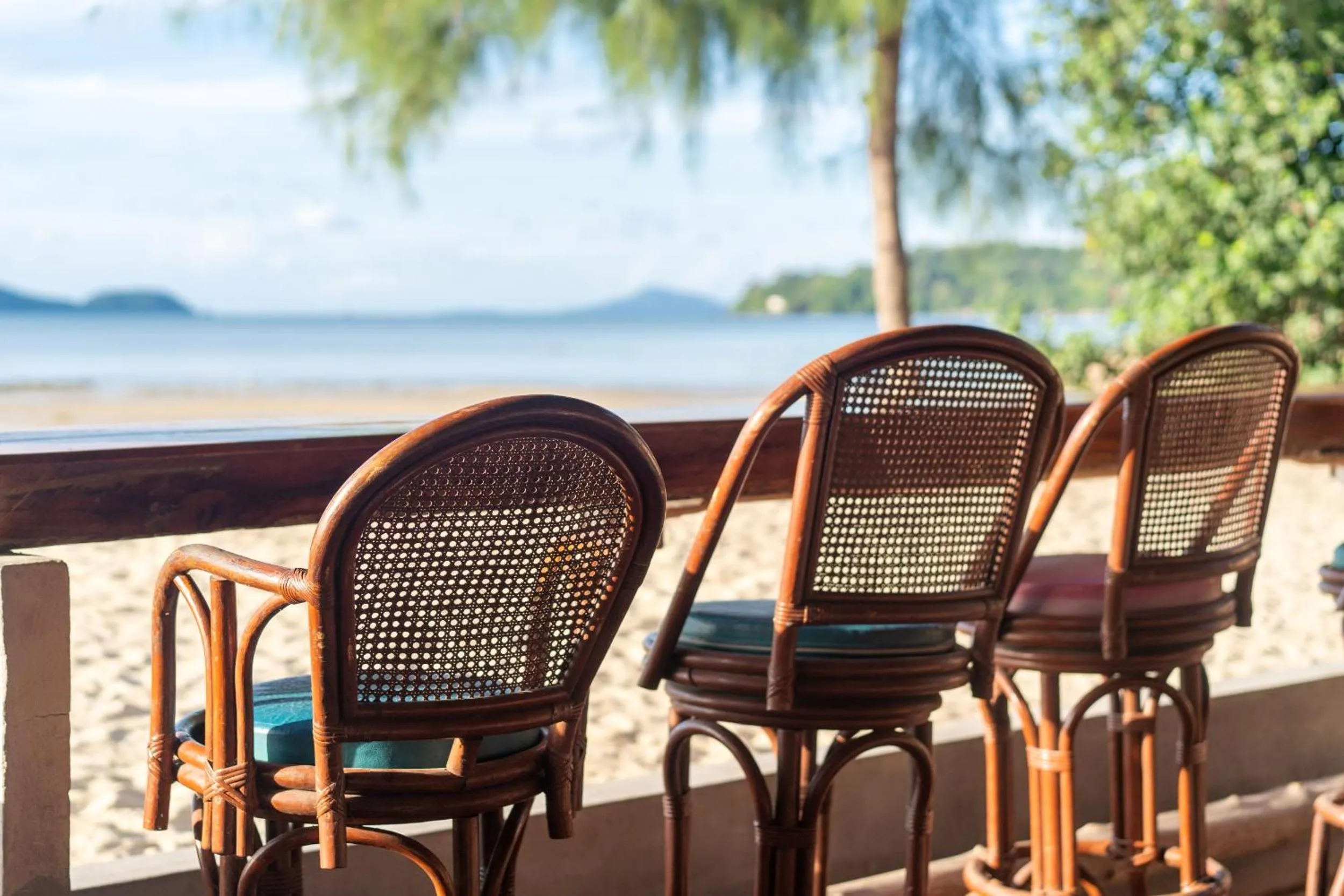 Restaurant/places to eat in Friendship Beach Resort & Atmanjai Wellness Centre