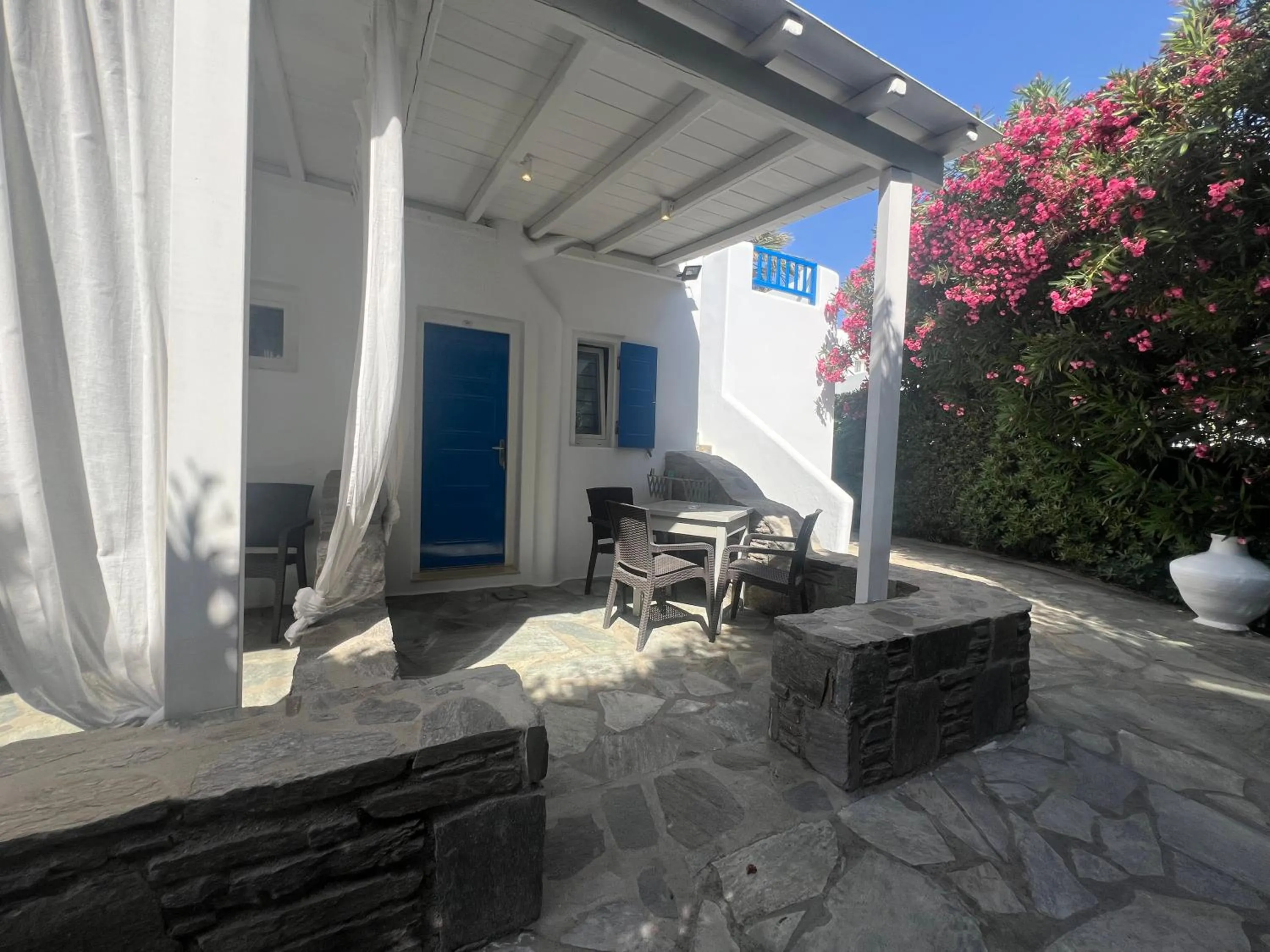 Anemos Hotel & Apartments