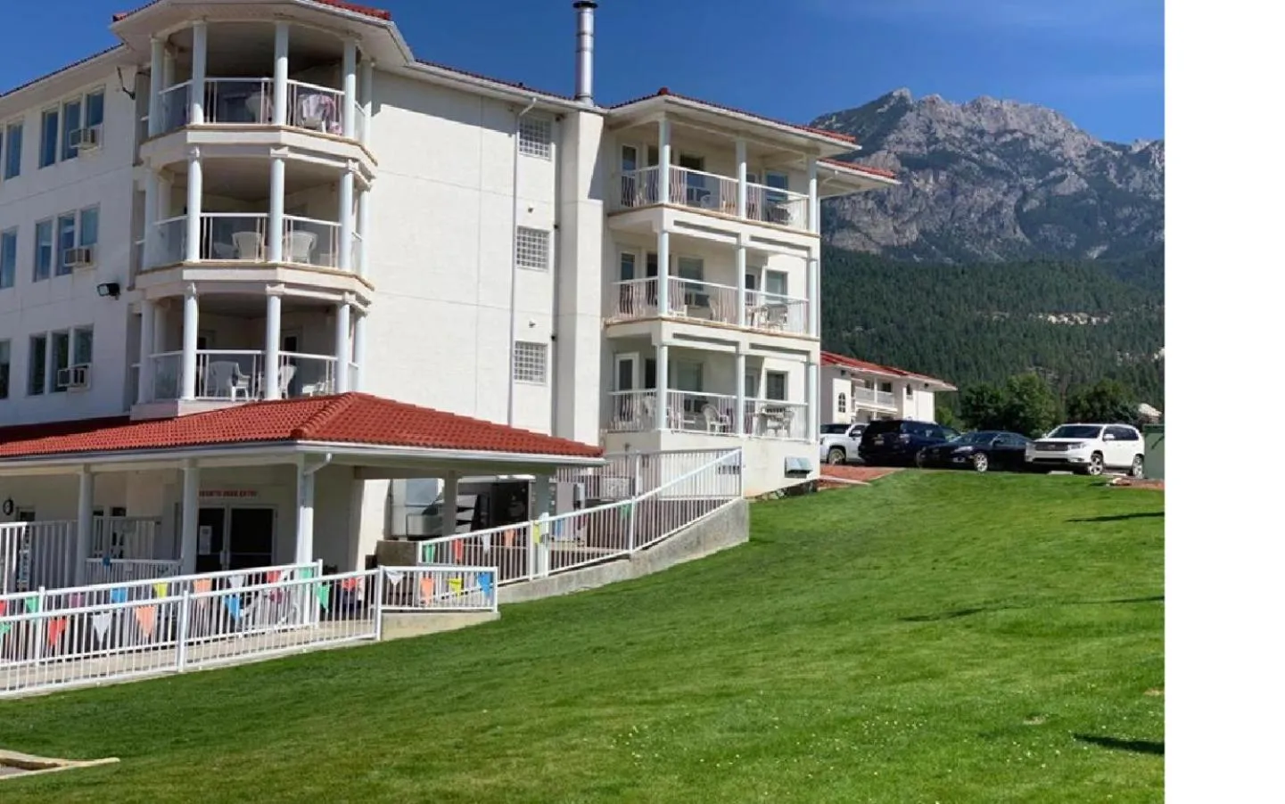 Property building in Mountain View Resort and Suites at Fairmont Hot Springs