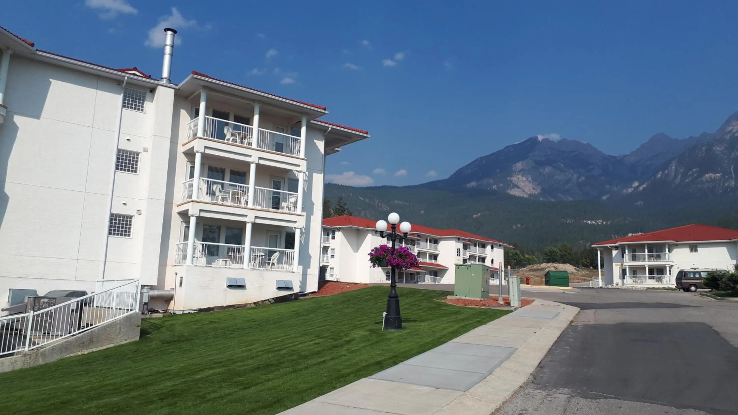 Property building in Mountain View Resort and Suites at Fairmont Hot Springs