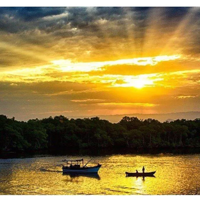 CASA - FRENTE PARA O MAR