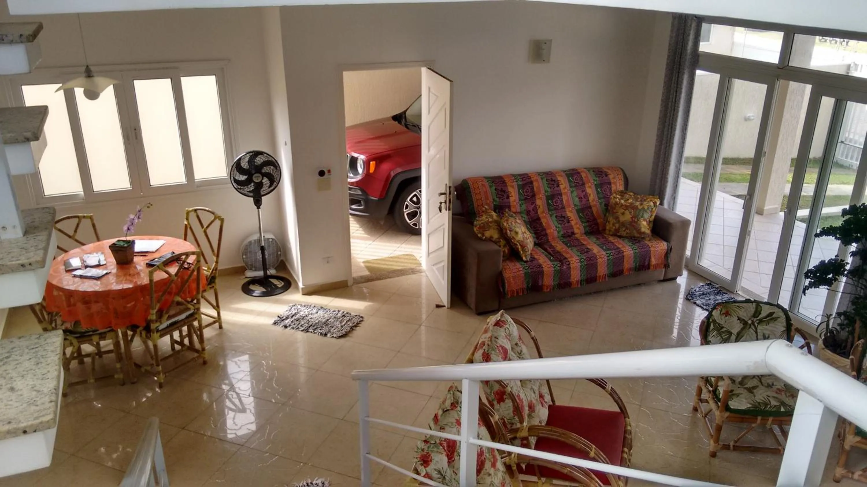 CASA - FRENTE PARA O MAR