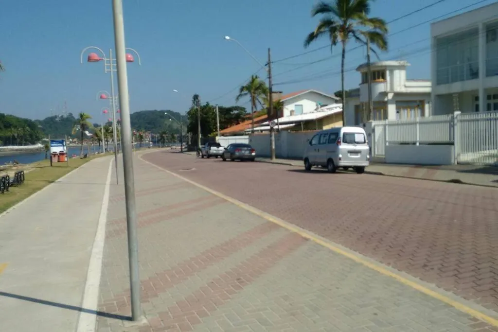 CASA - FRENTE PARA O MAR