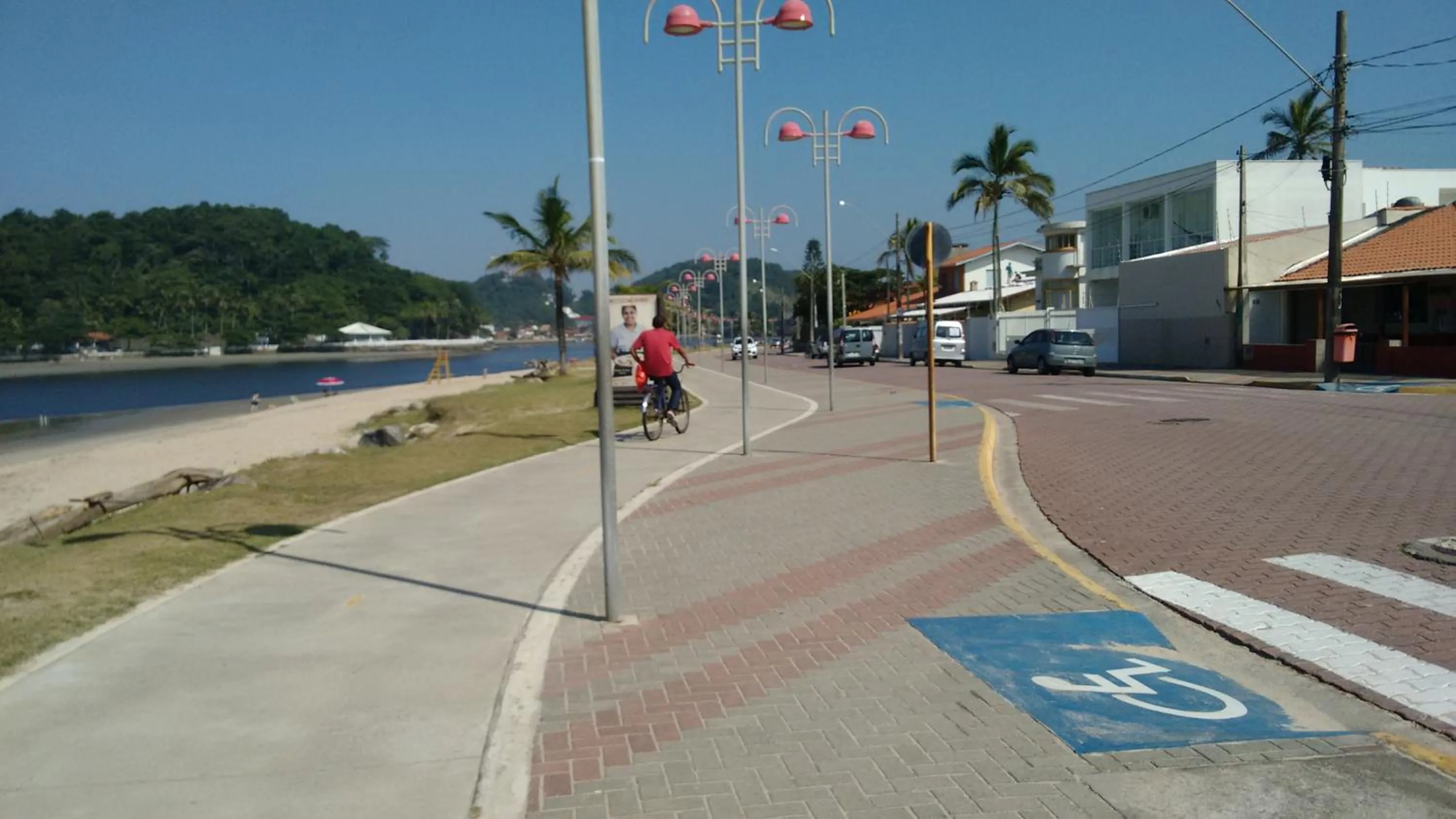 CASA - FRENTE PARA O MAR