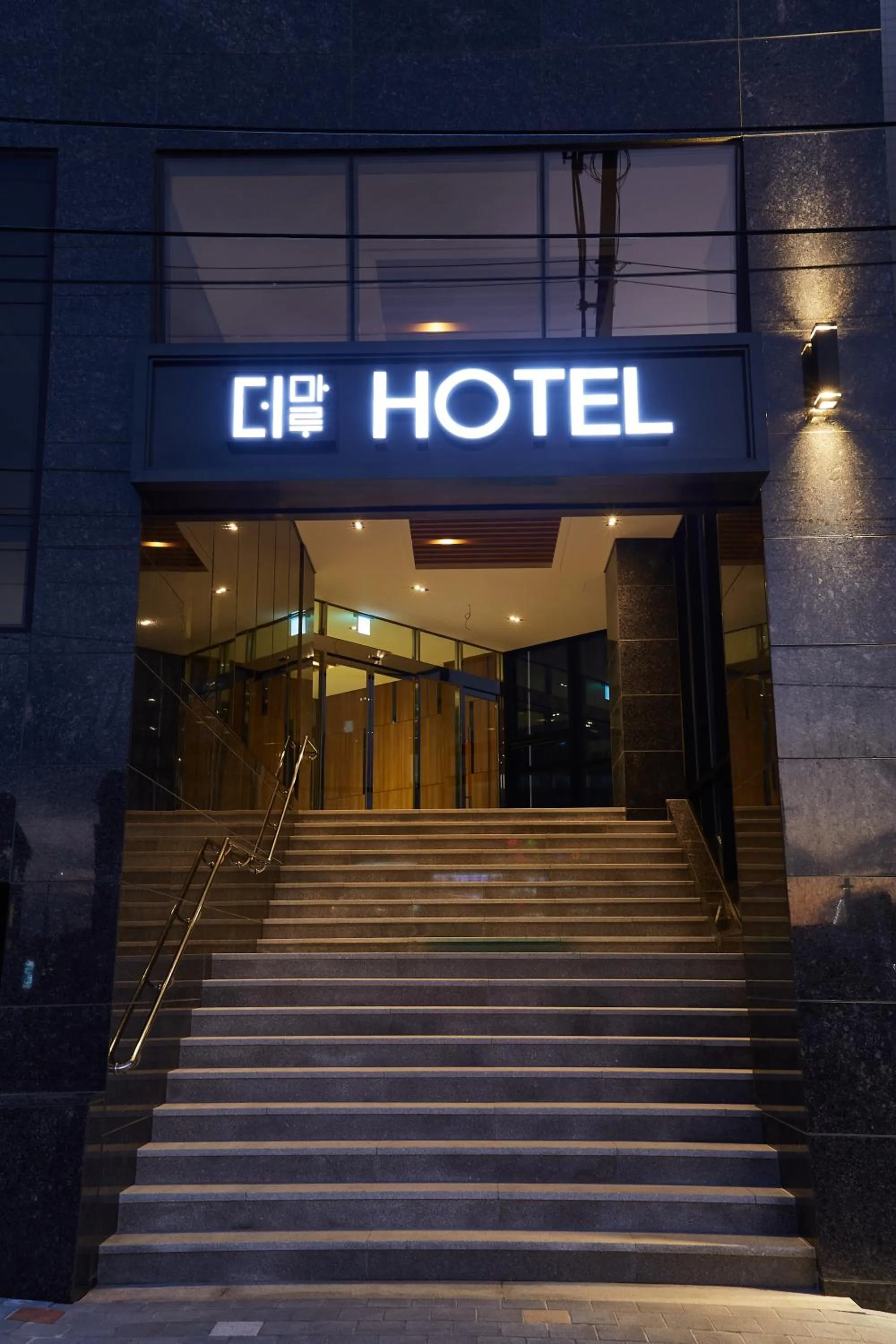 Facade/entrance in Hotel the maru