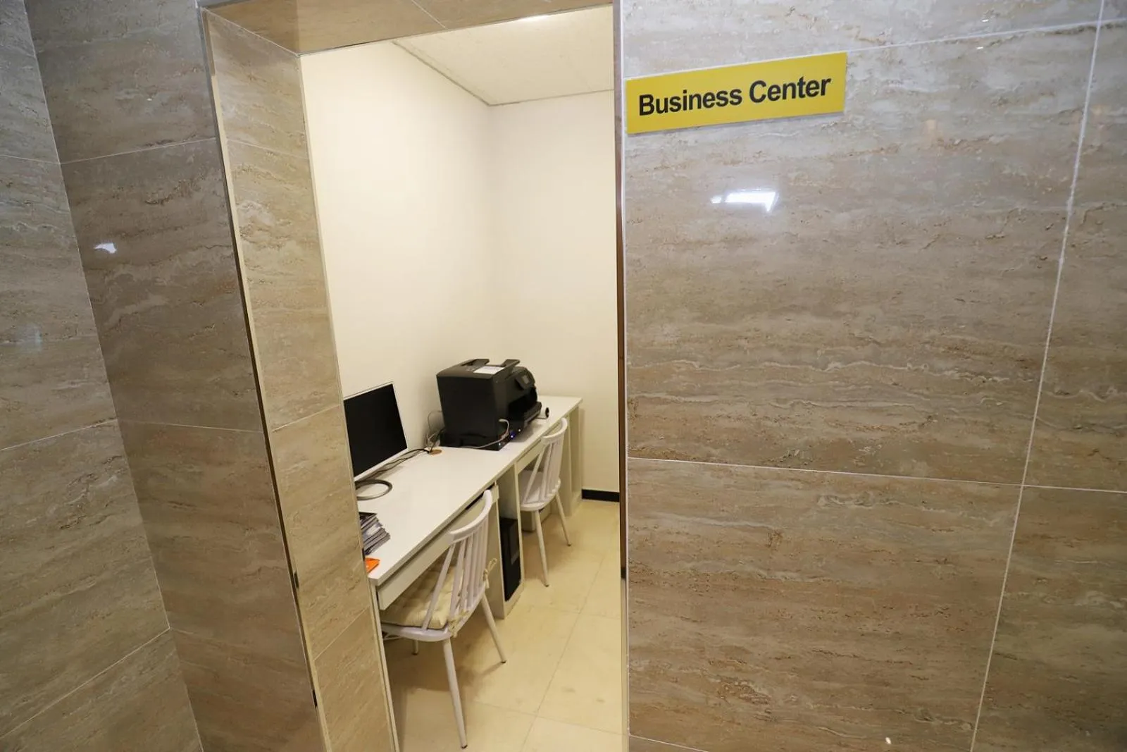 Business facilities in Hotel the maru