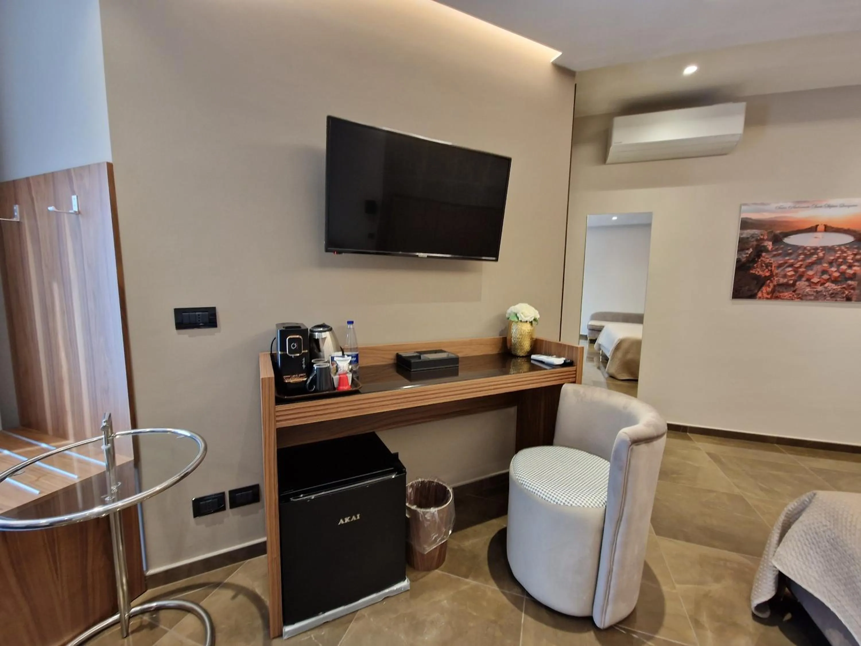 TV and multimedia in Beatus Suites And Rooms B&B