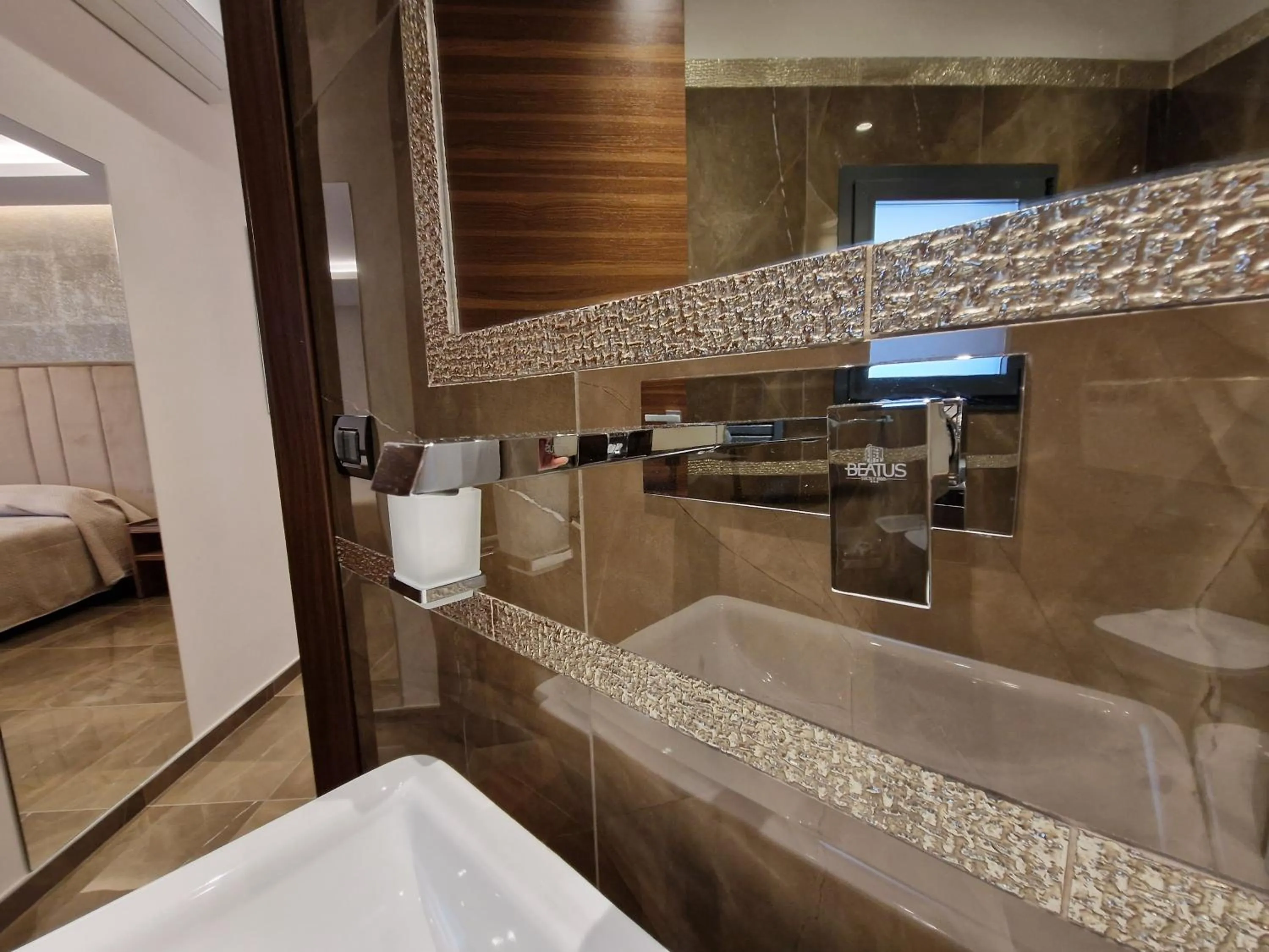 Bathroom, Bed in Beatus Suites And Rooms B&B