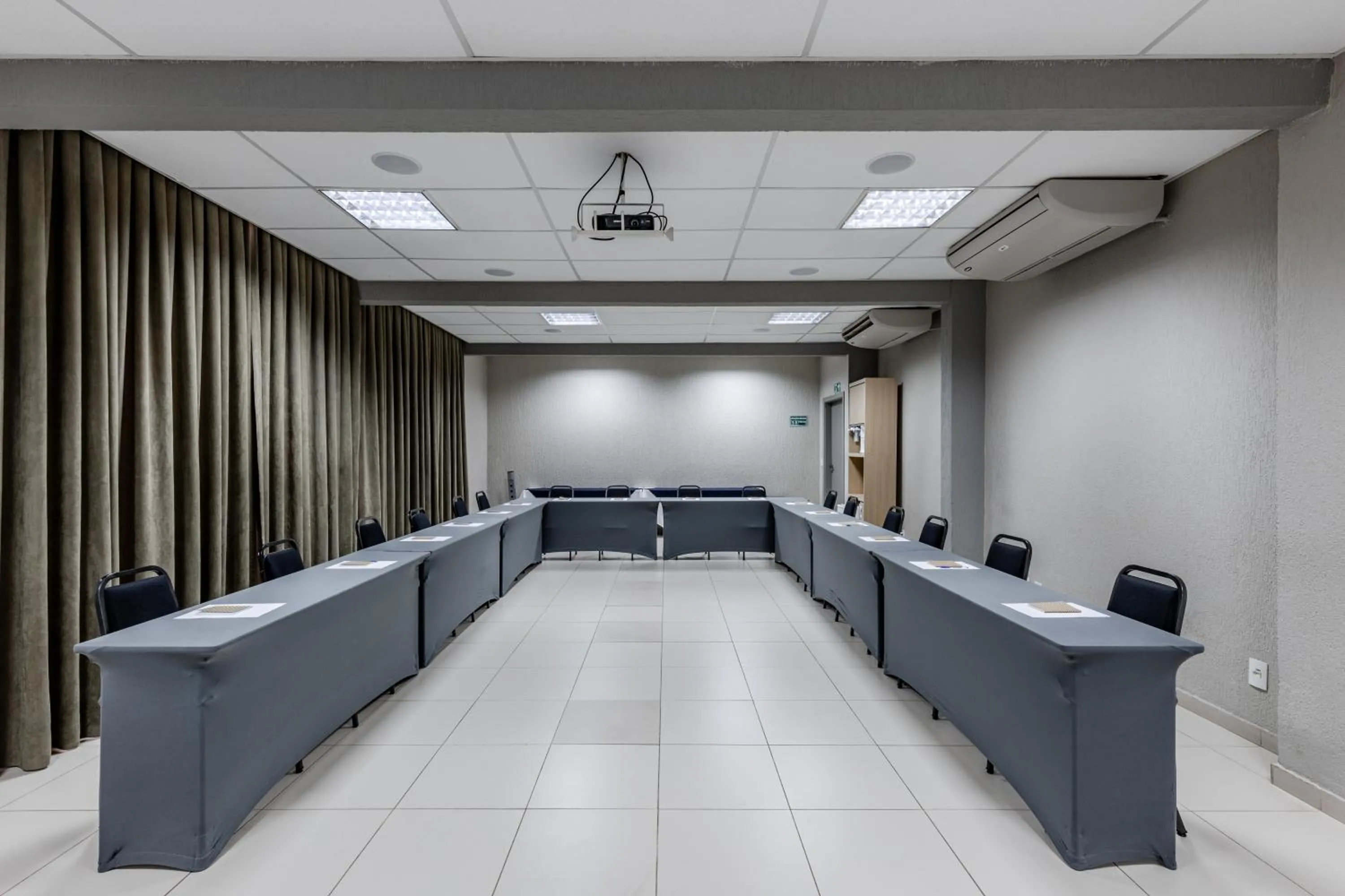Meeting/conference room in Hotel Parati Minas