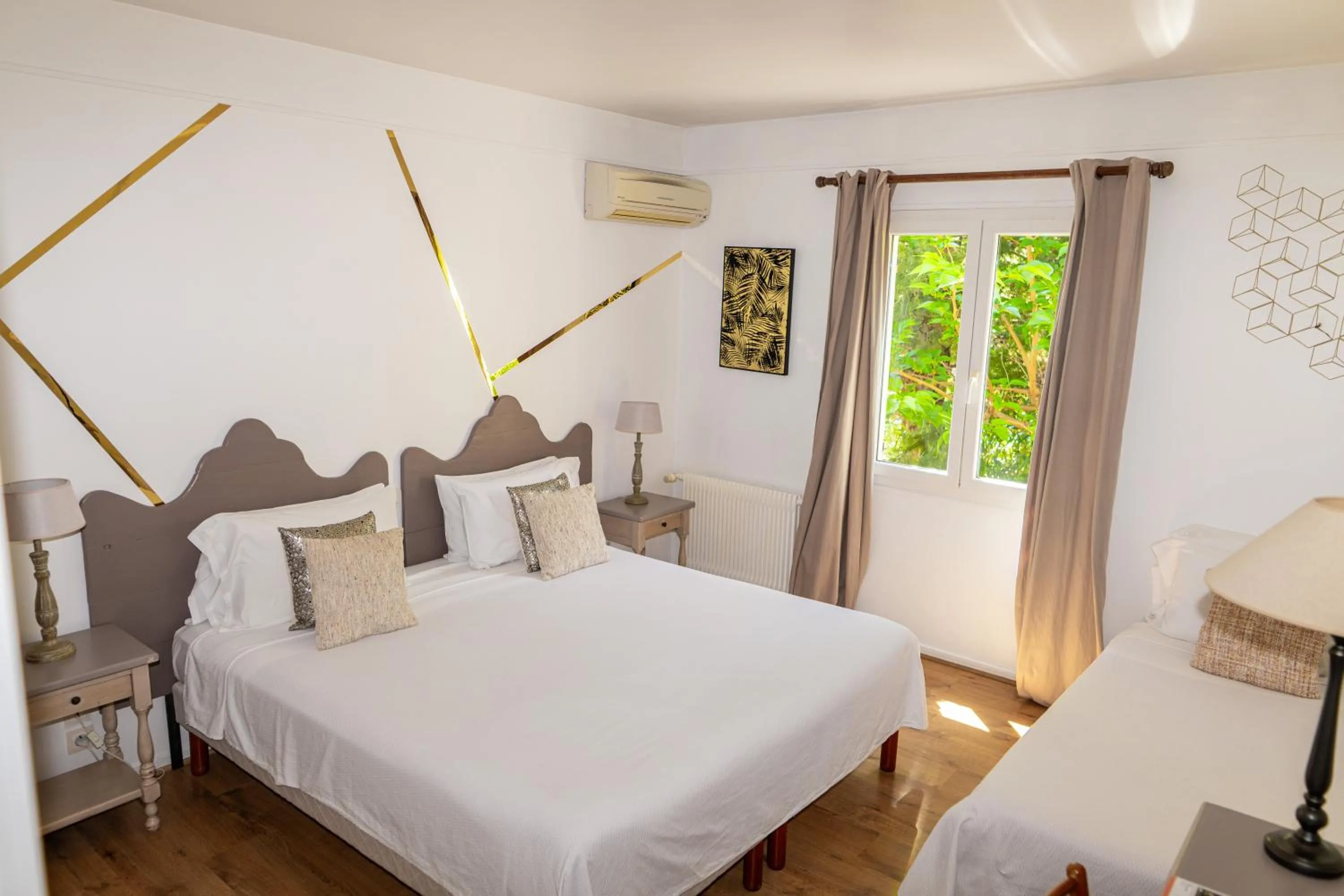 Bedroom, Bed in Hotel Les Oliviers