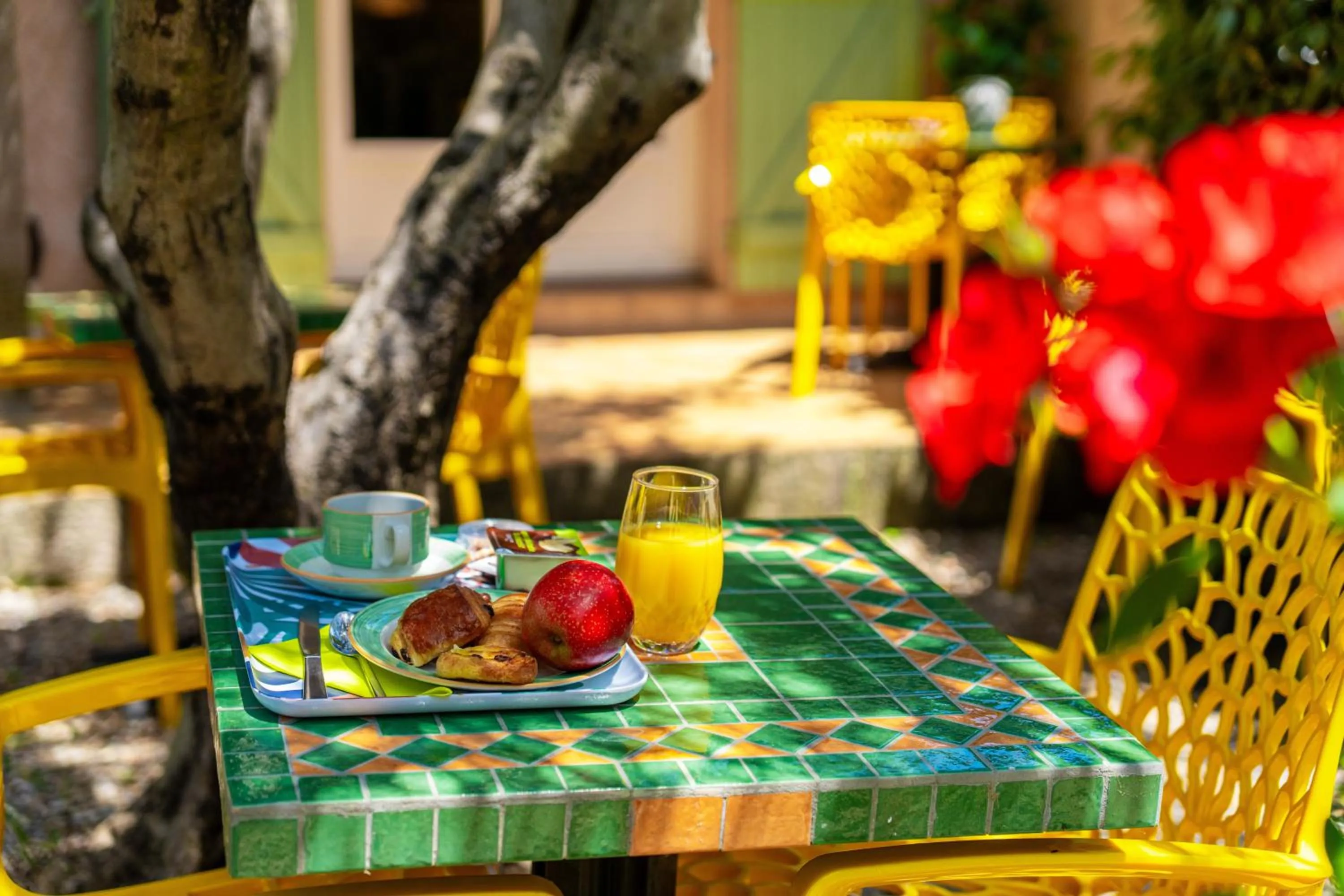 Patio in Hotel Les Oliviers