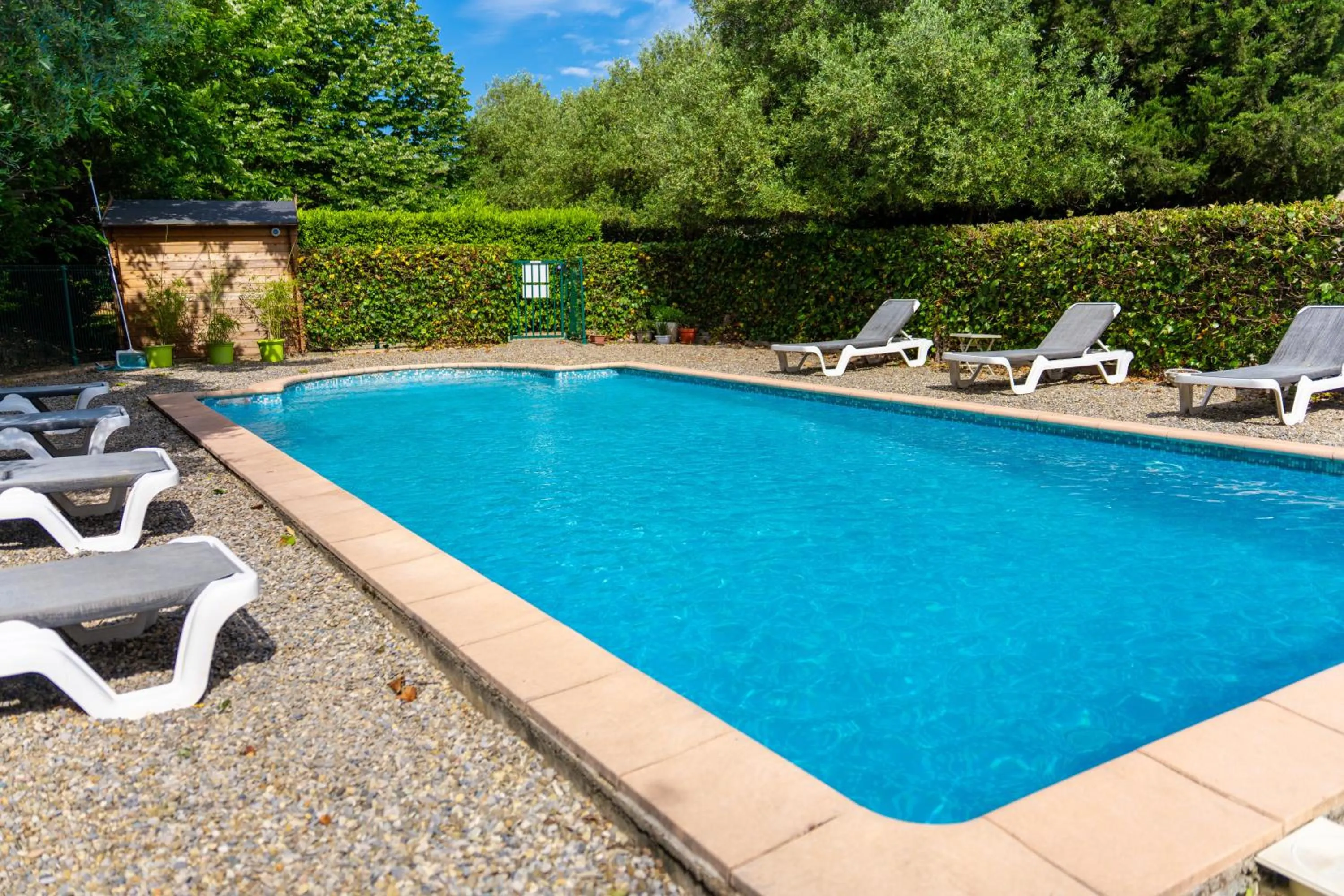 Swimming pool in Hotel Les Oliviers