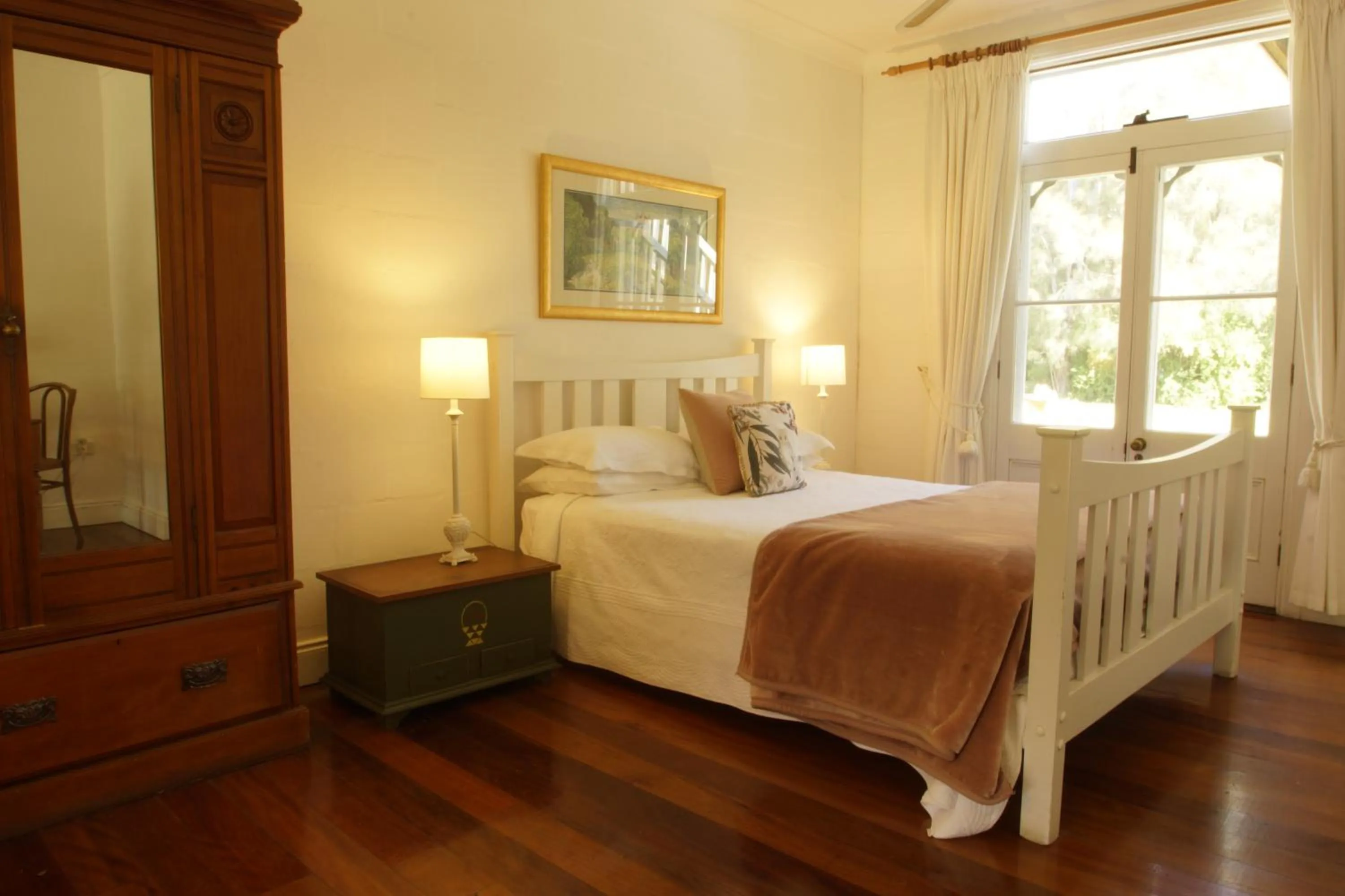 Bed in The Carriages Boutique Hotel and Vineyard