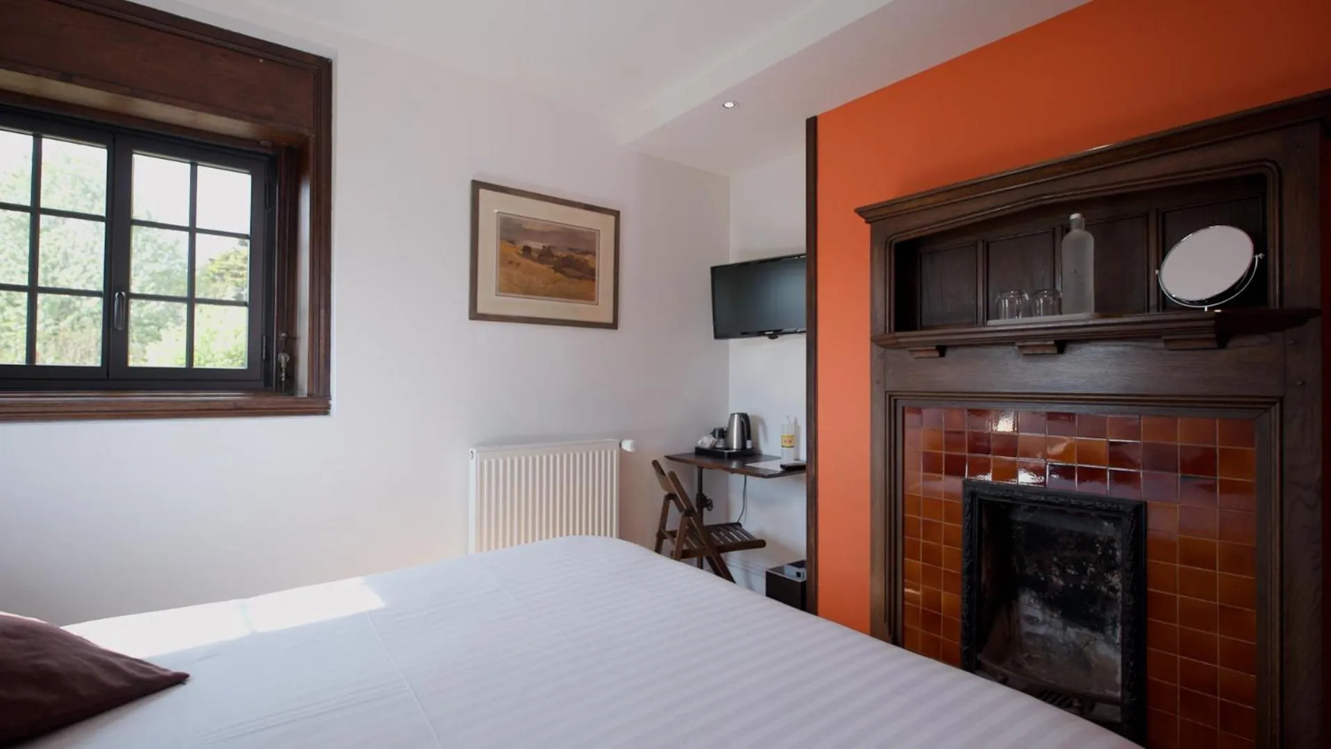 Photo of the whole room, Bed in Manoir Dalmore