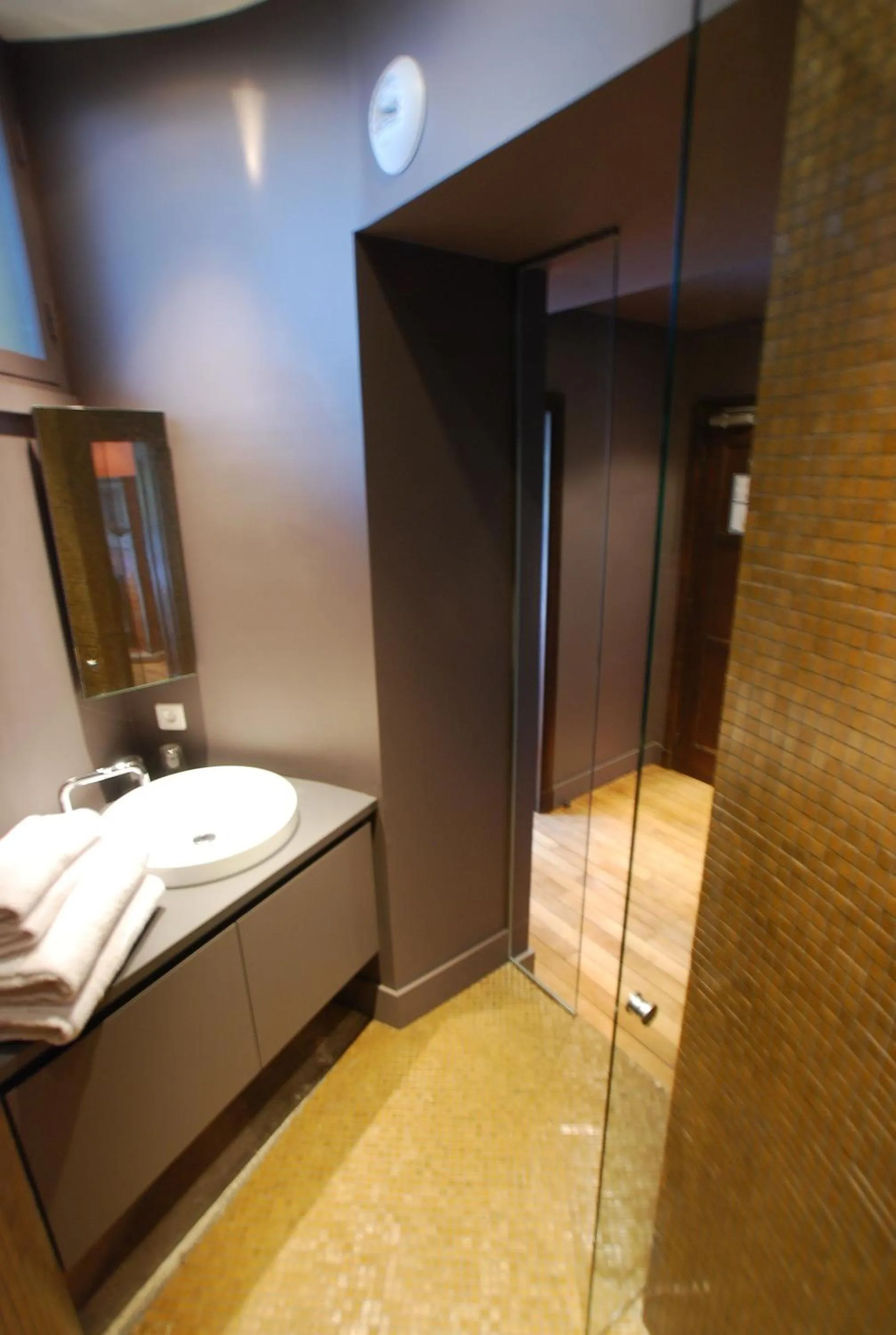 Bathroom, Bed in Manoir Dalmore