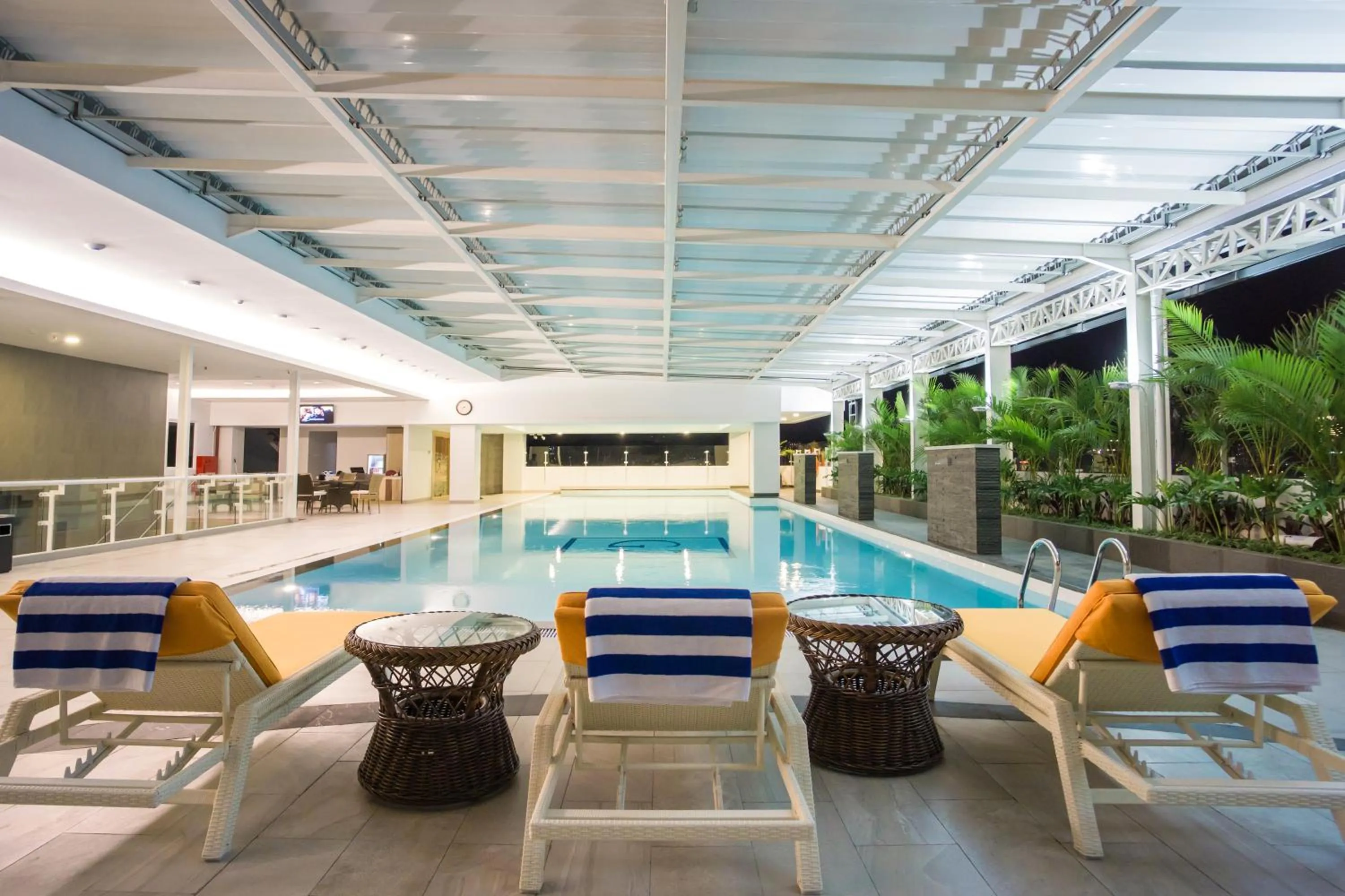 Swimming pool in Grand G7 Hotel Kemayoran