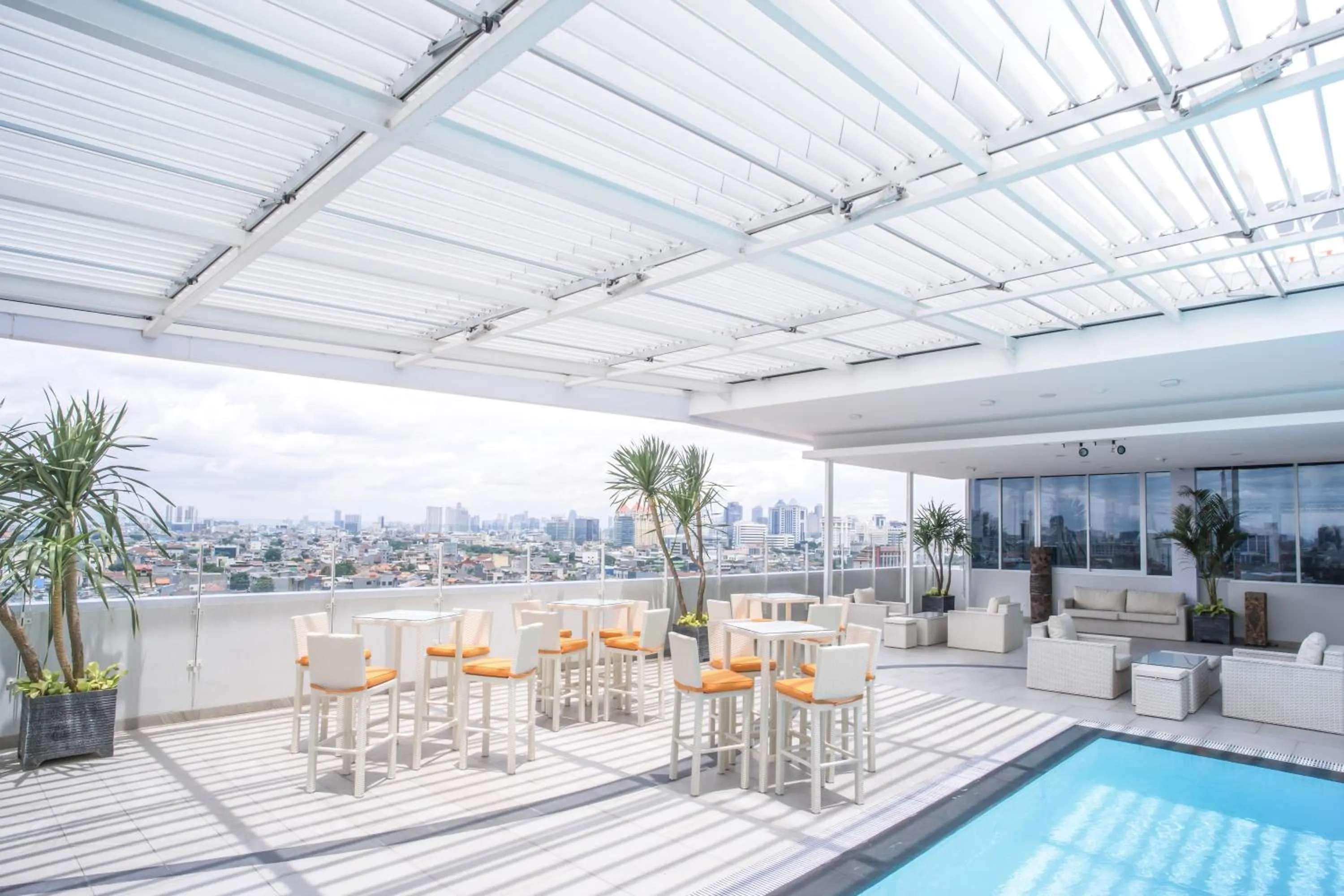 Swimming pool in Grand G7 Hotel Kemayoran