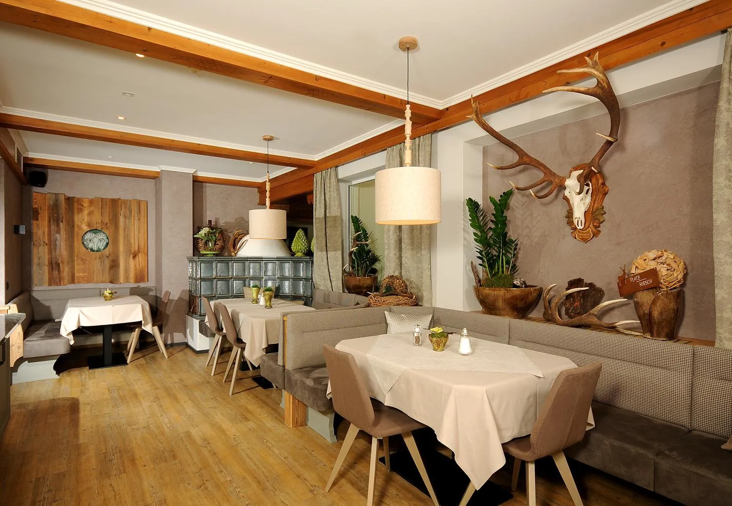 Restaurant/places to eat in Hotel Burgschrofn