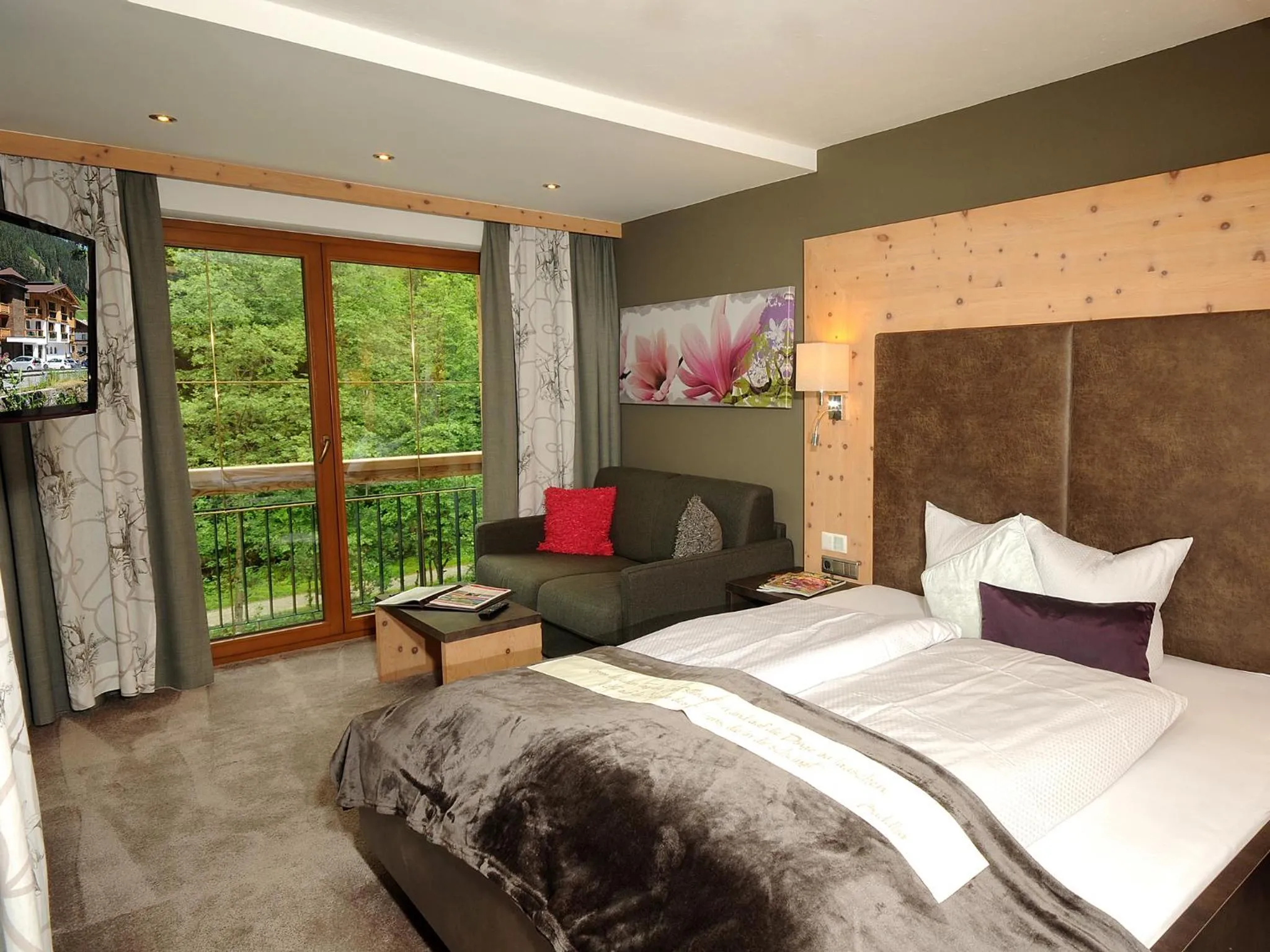 Bed in Hotel Burgschrofn