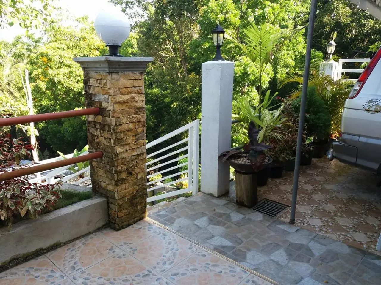 Budget Double Room in Villa Feliza Budget Double Room in Villa Feliza