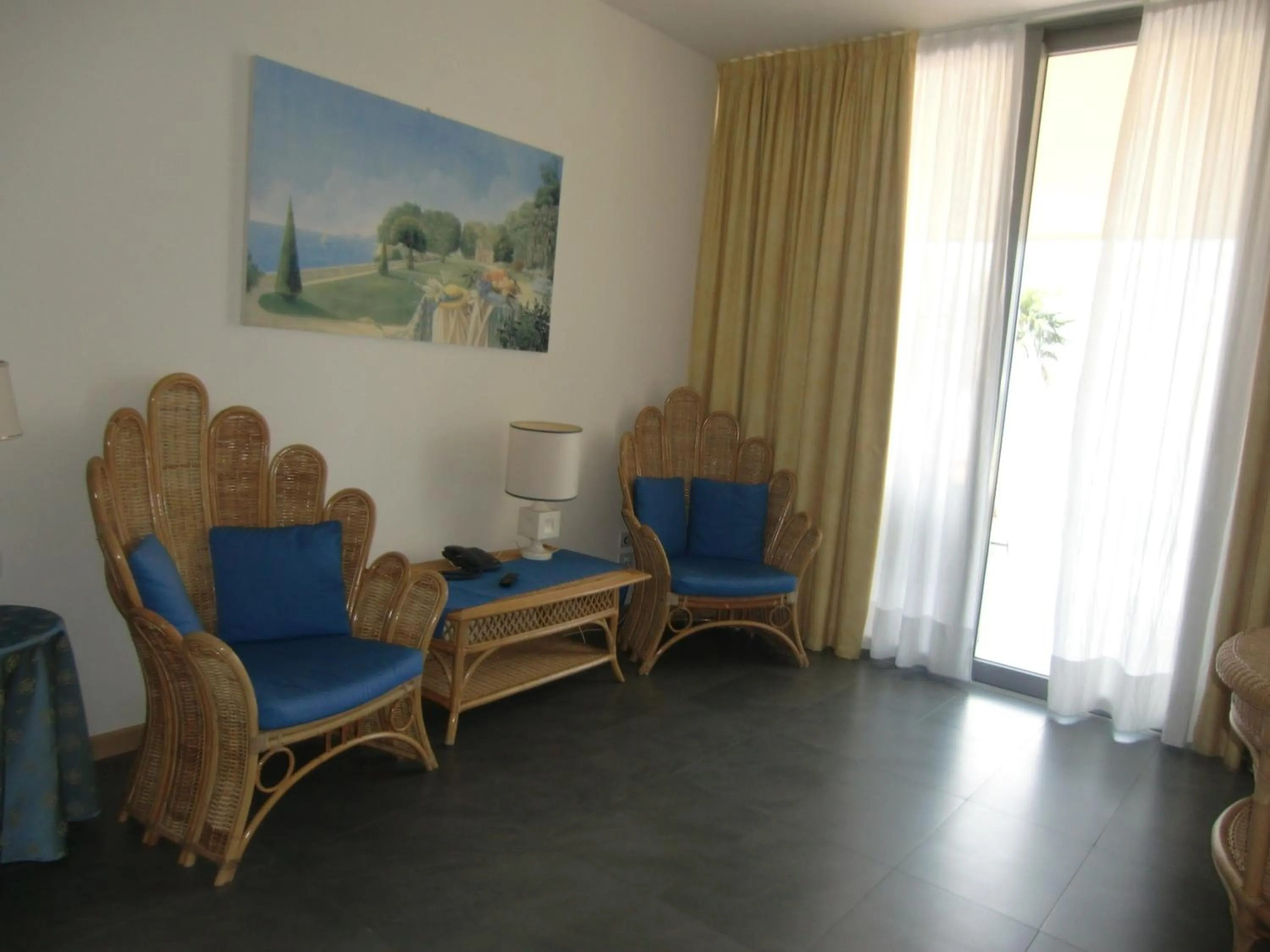 Seating area in Beach Hotel Du Lac Malcesine