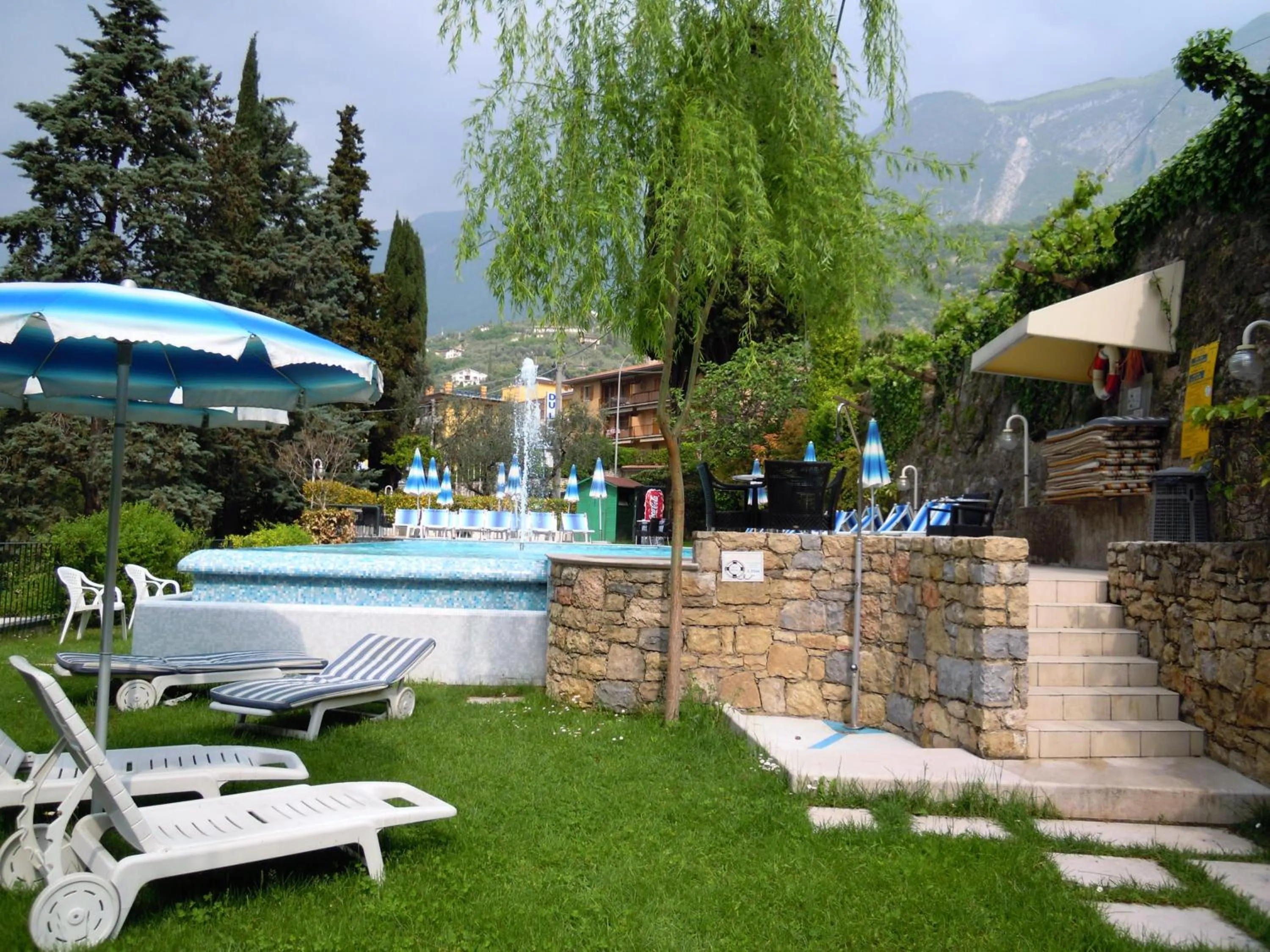 Garden in Beach Hotel Du Lac Malcesine