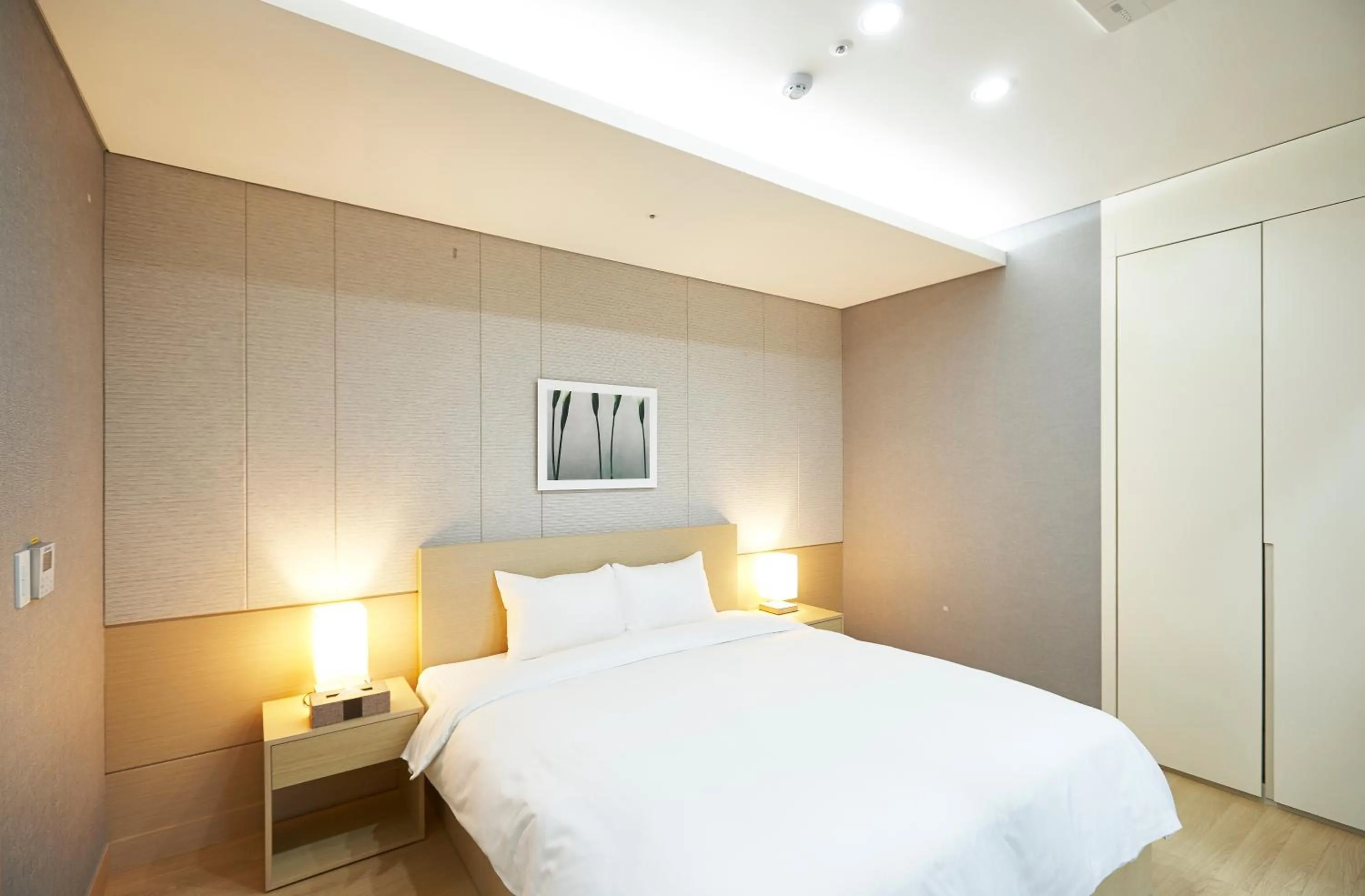 Bed in Pyeongchang The White Hotel