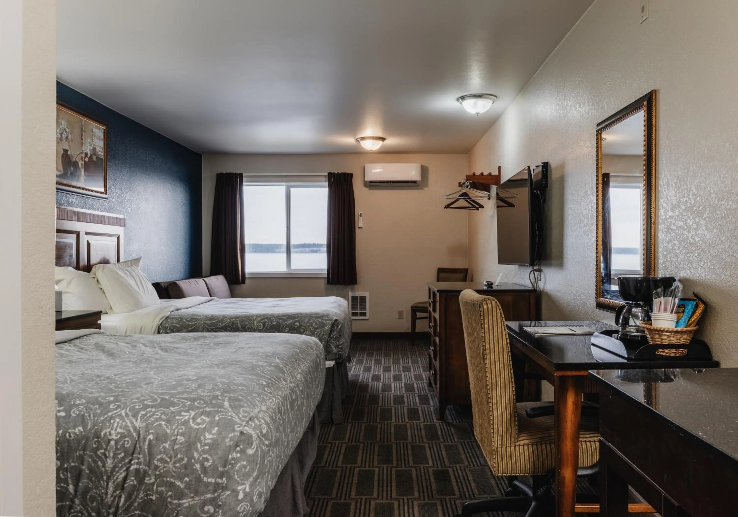 Bed in Water Front Inn