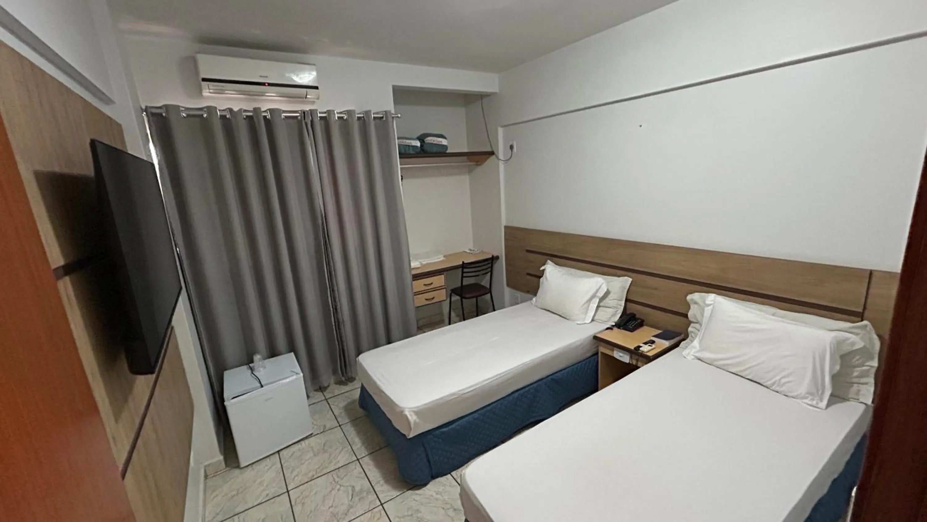 Photo of the whole room, Bed in Havana Palace Hotel