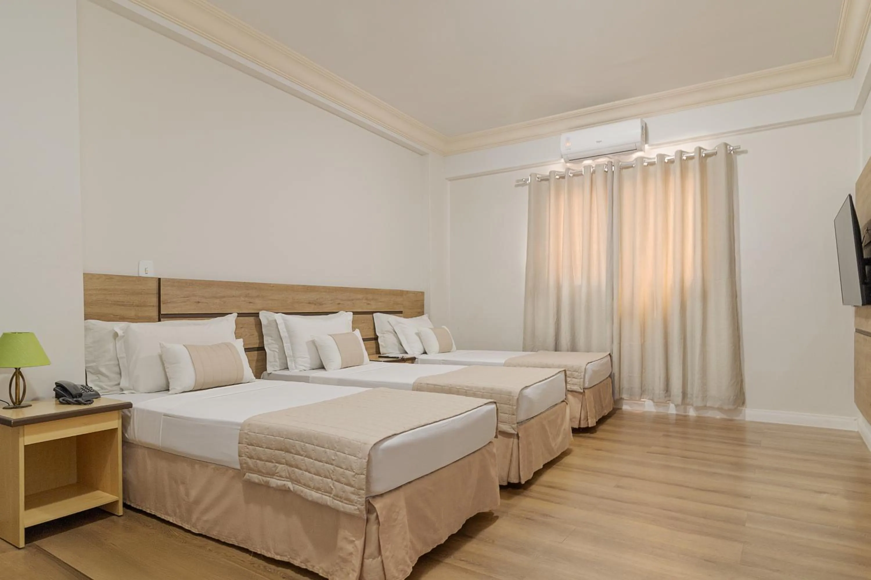 Bedroom, Bed in Havana Palace Hotel