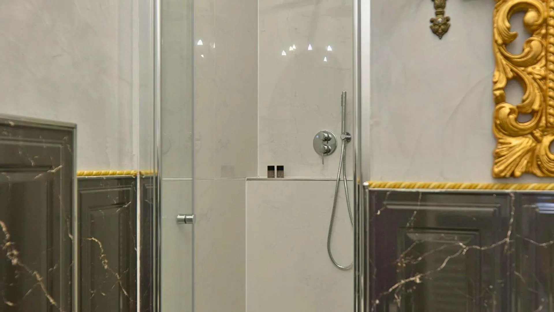 Small Double Room in Ai Cherubini