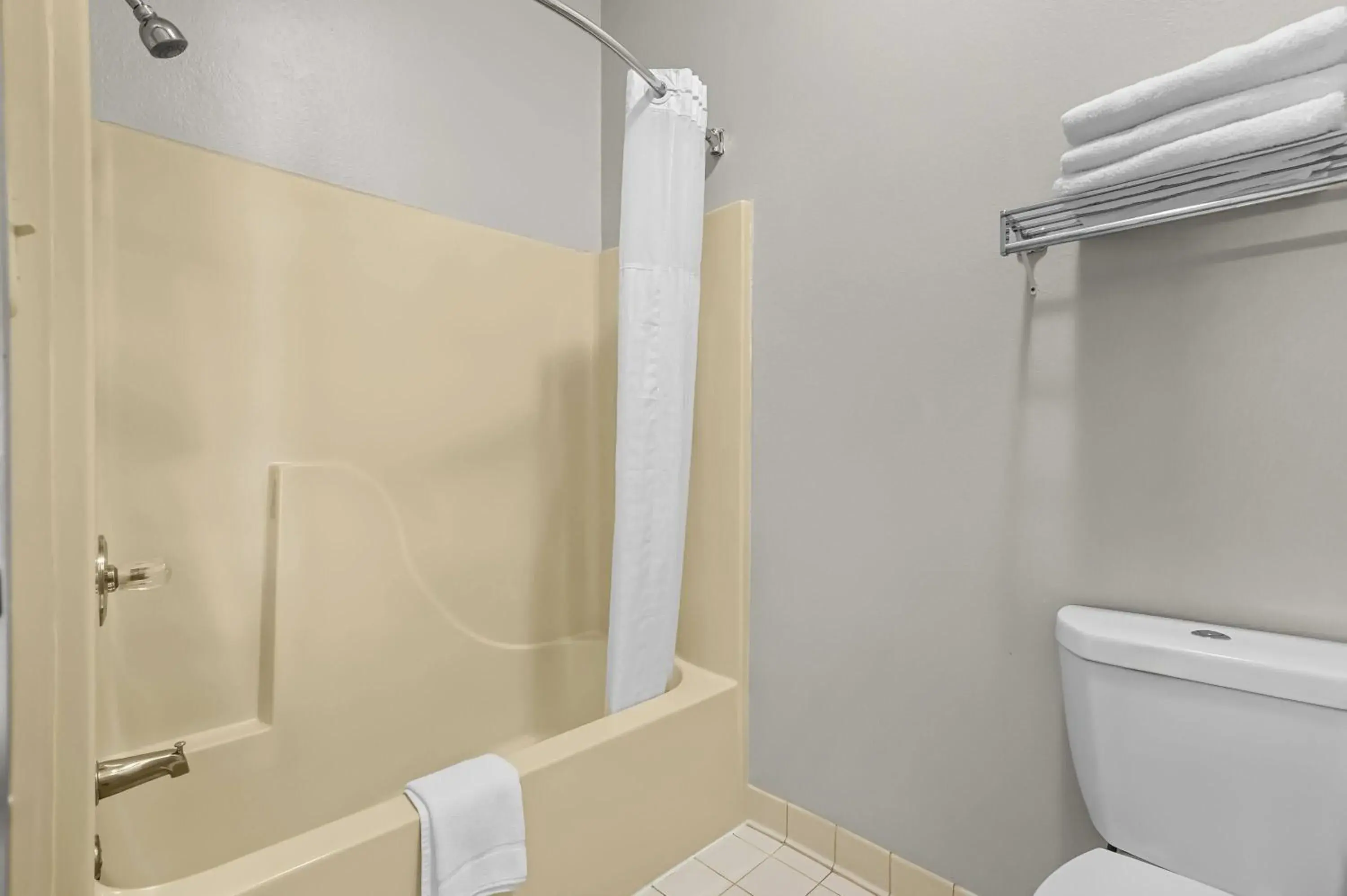 Queen Room with Two Queen Beds - Non-Smoking in Days Inn by Wyndham Collinsville St Louis Queen Room with Two Queen Beds - Non-Smoking in Days Inn by Wyndham Collinsville St Louis