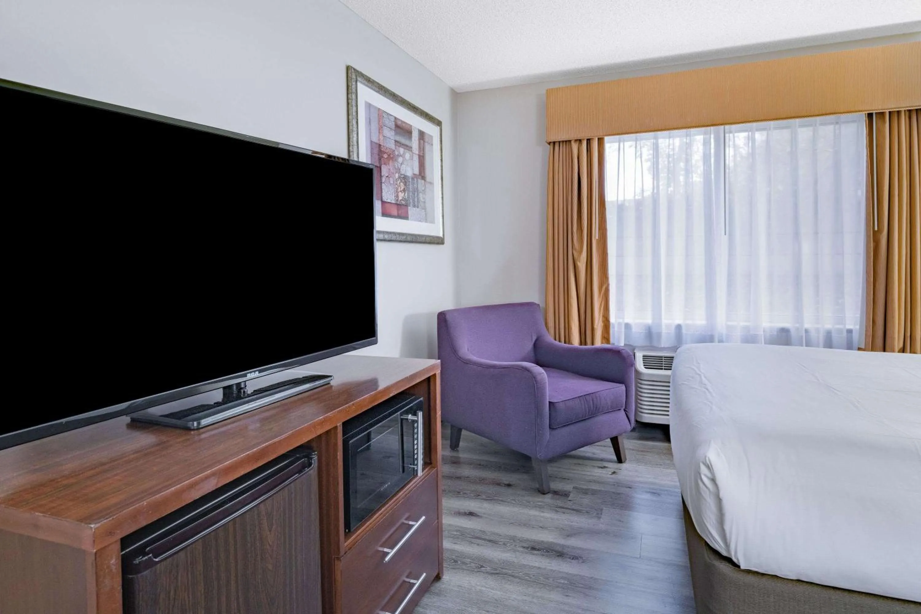 Photo of the whole room in Baymont by Wyndham Gurnee