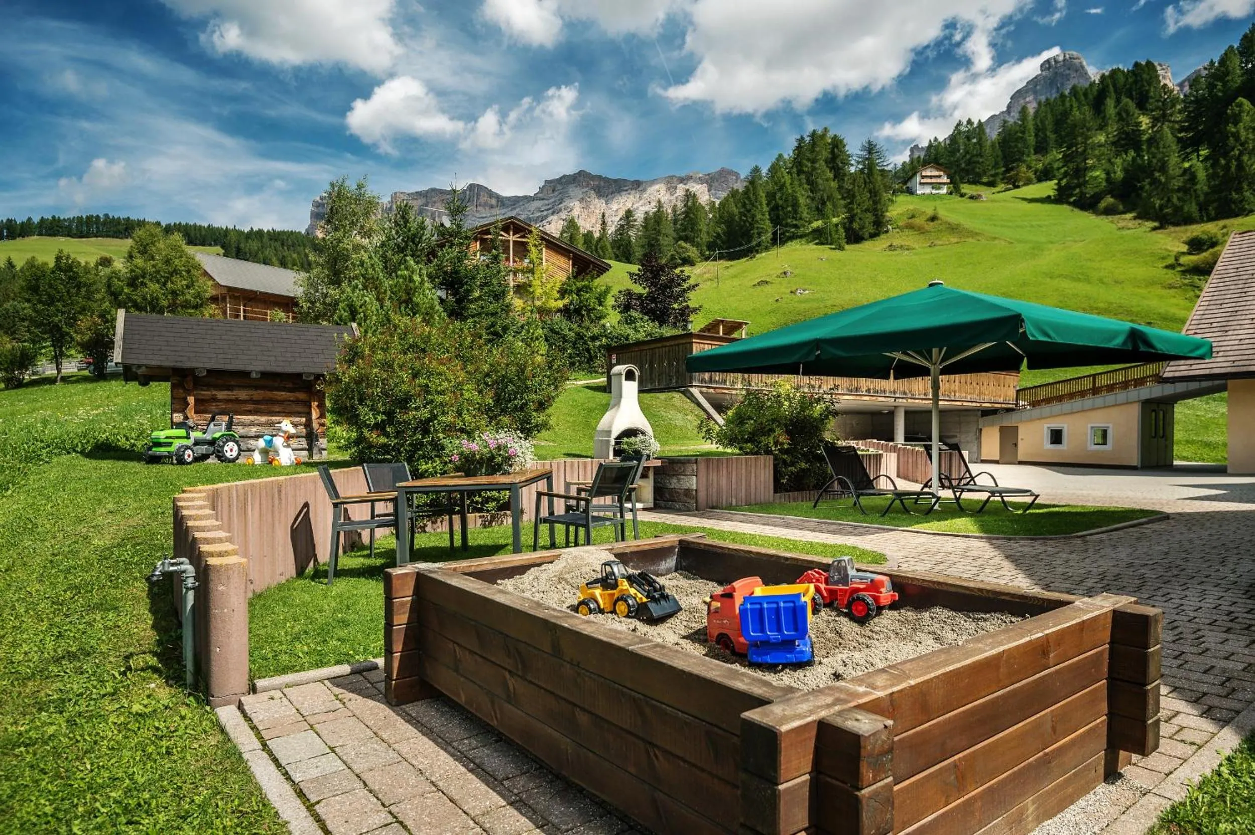 Facade/entrance in Taela Apartments